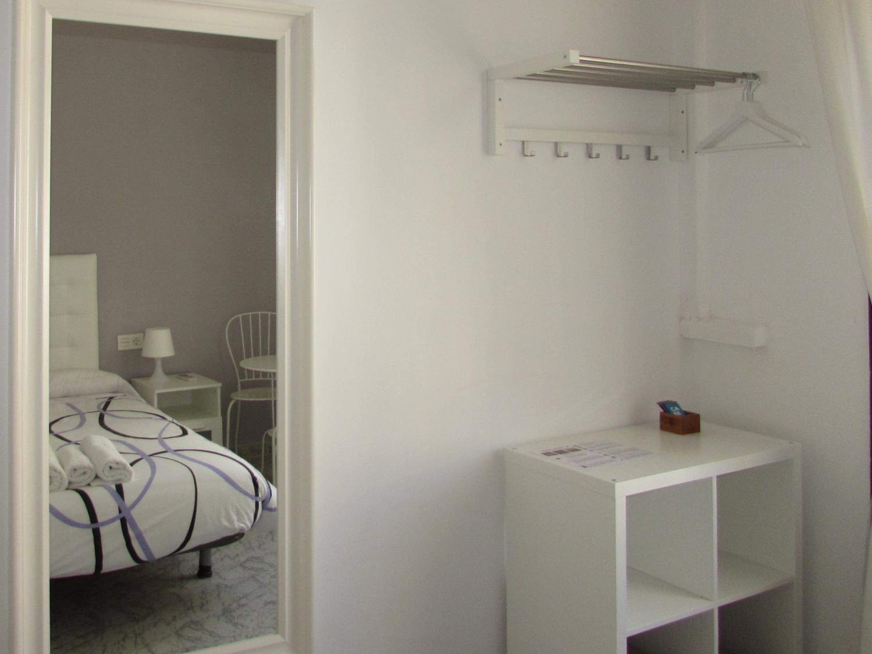 Double Room with Private Bathroom and Balcony photo 3