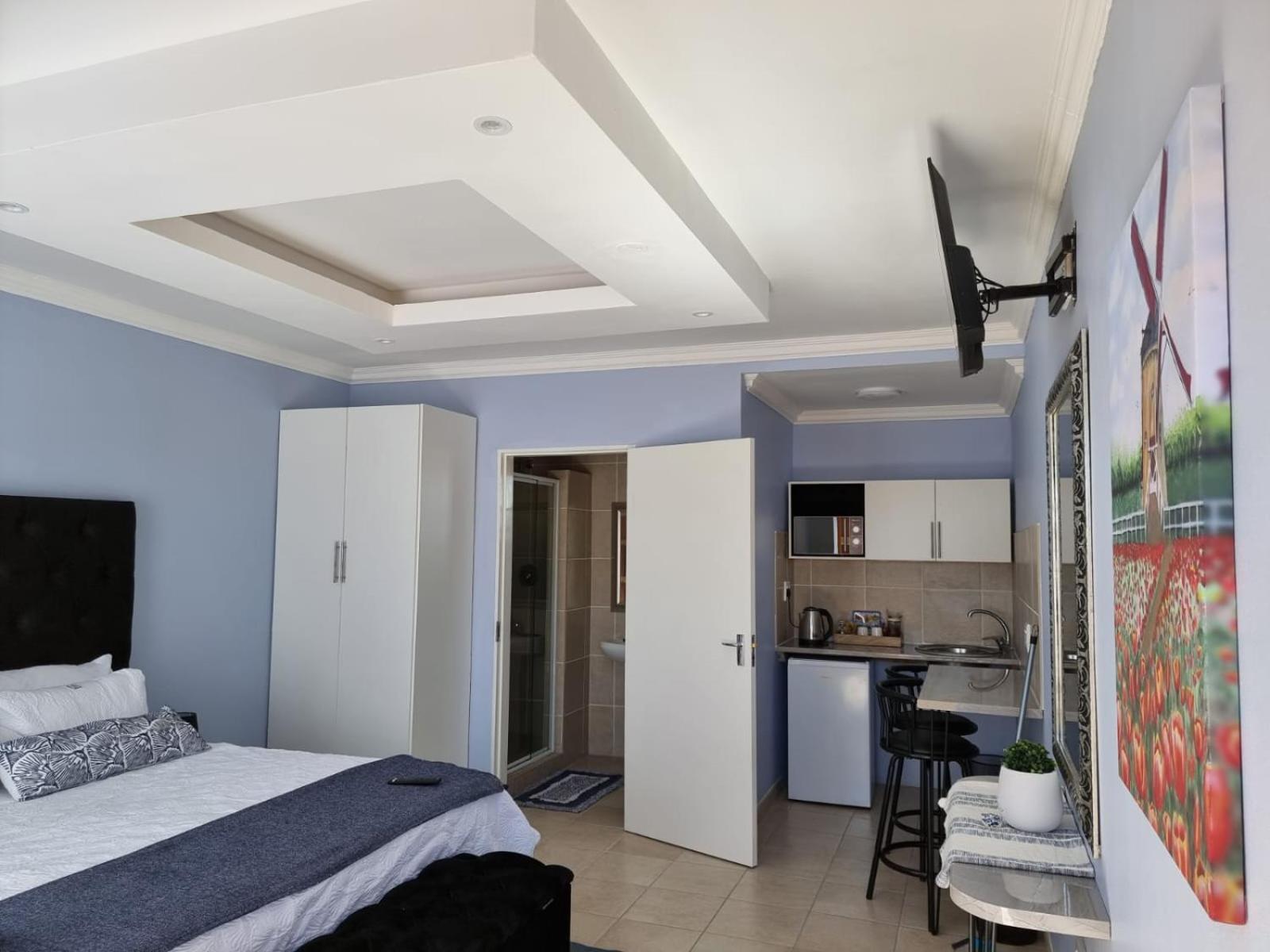 Quadruple Room with Private Bathroom - Photo 7
