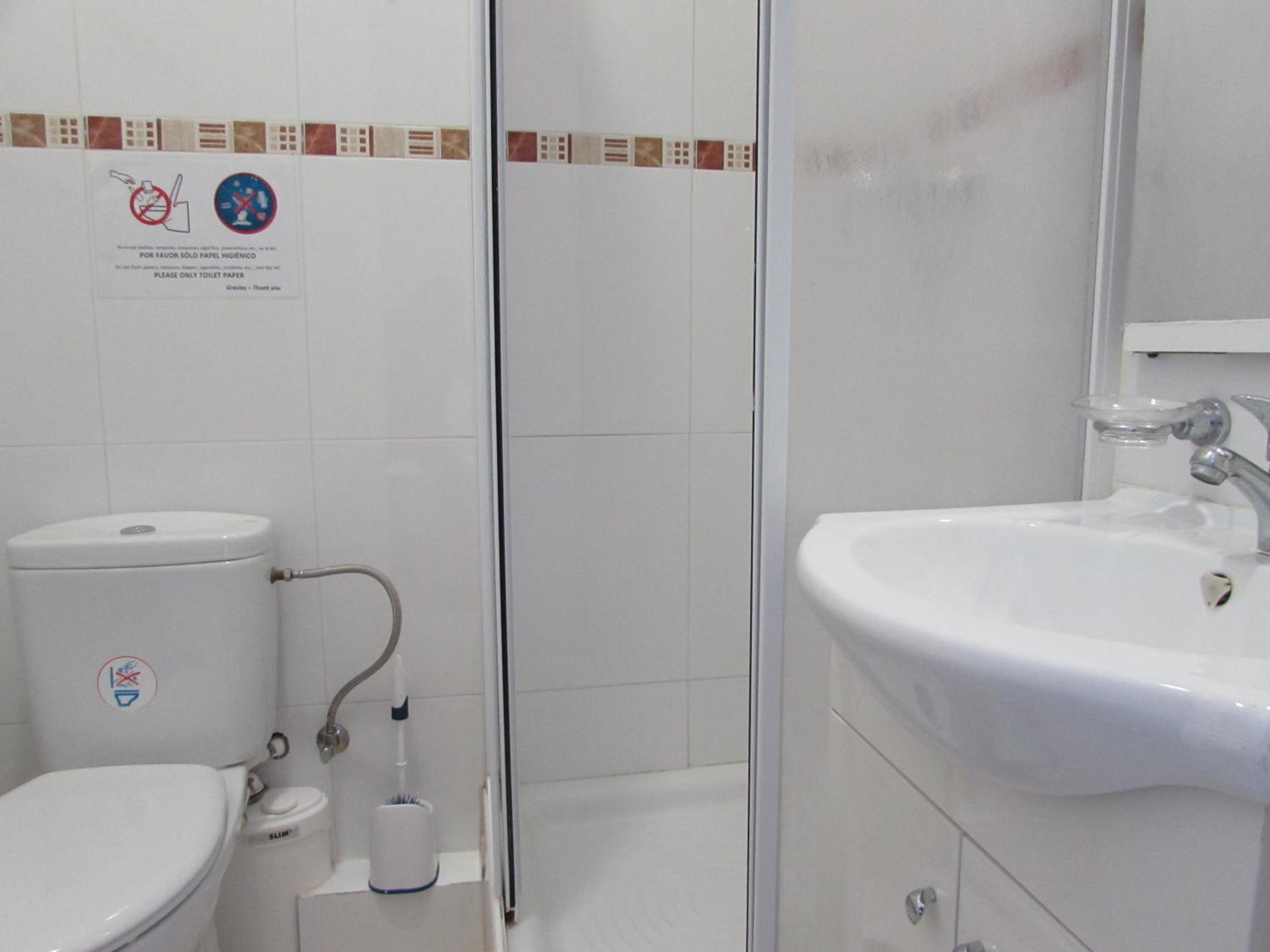 Twin Room with Private Bathroom and Balcony photo 3
