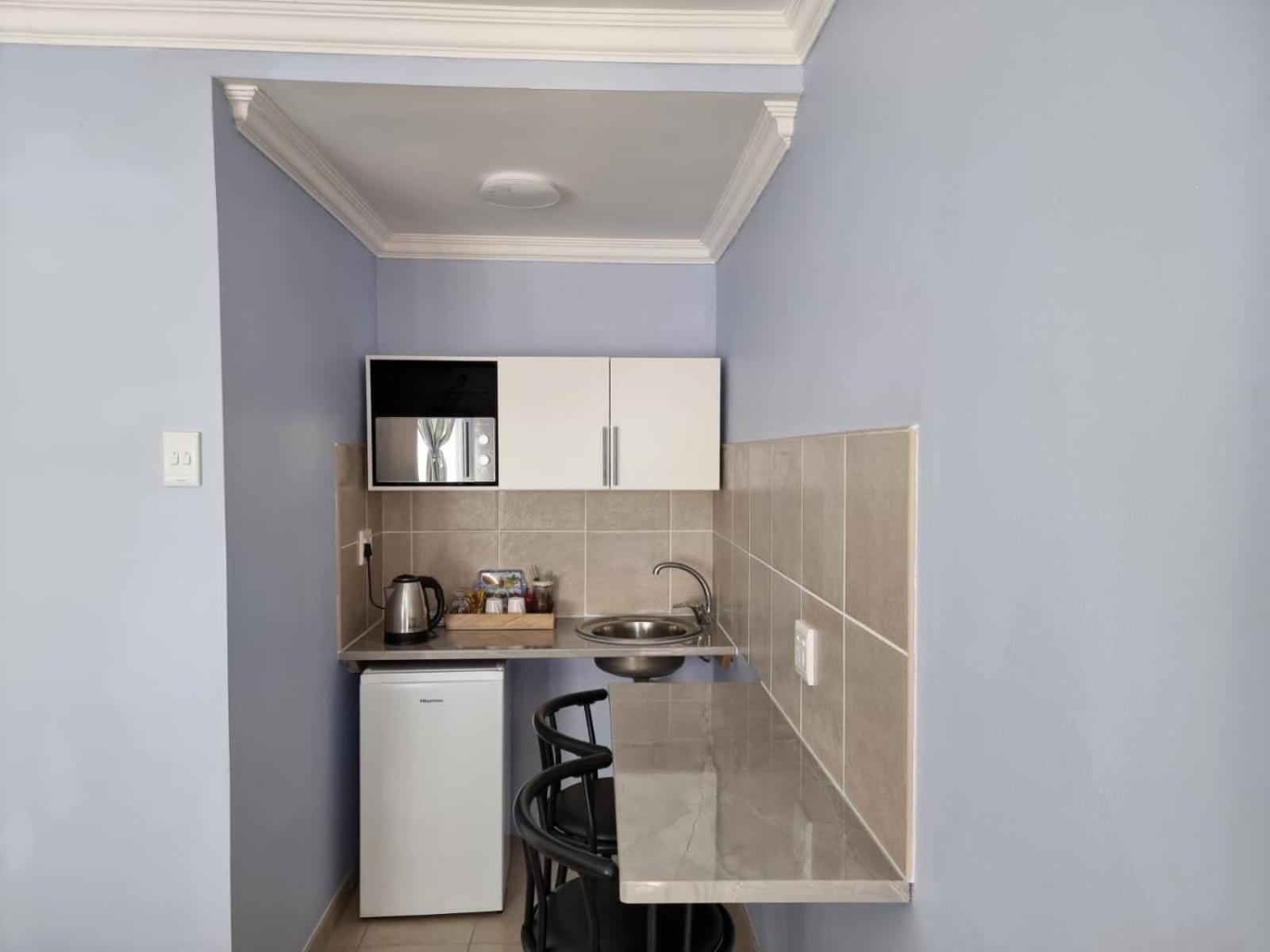 Quadruple Room with Private Bathroom - Photo 12