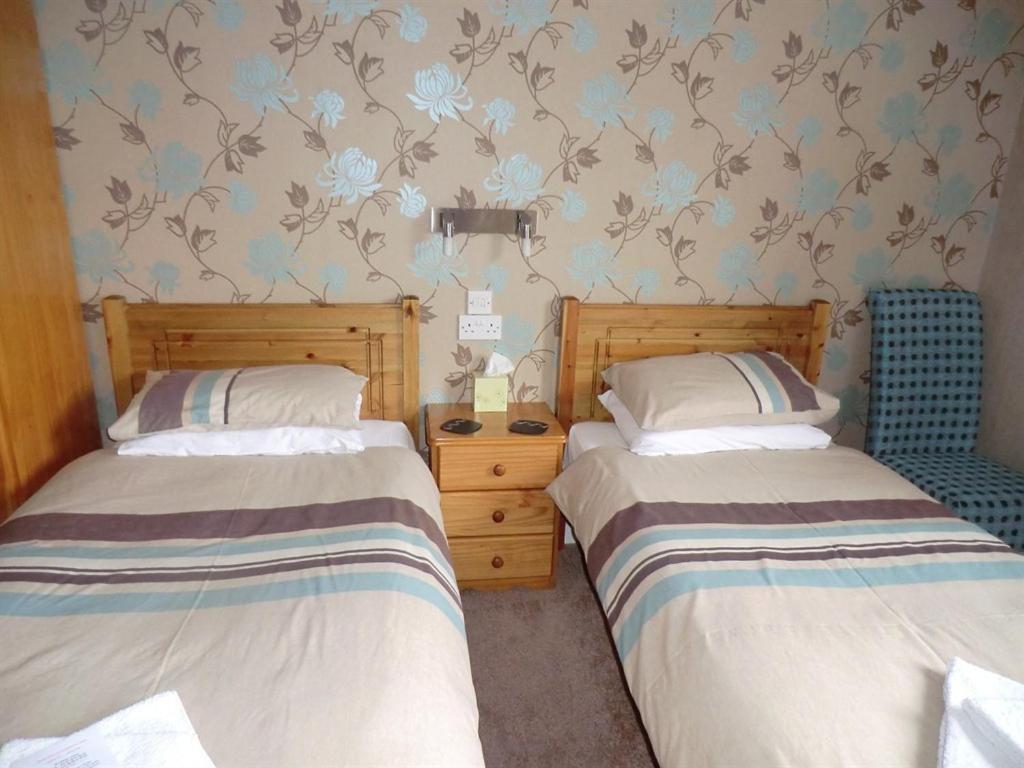Twin Room with Private Bathroom