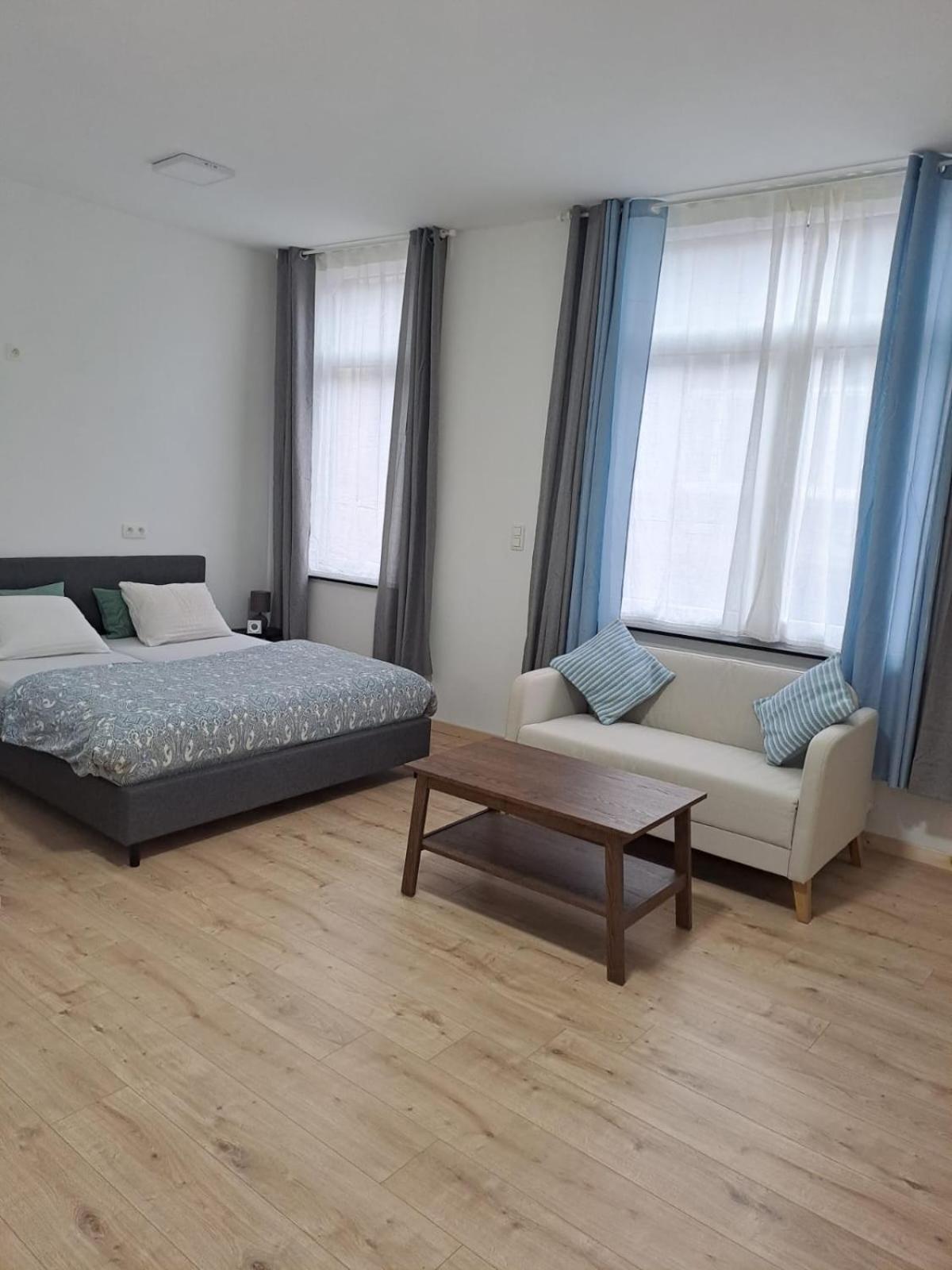 Studio Apartment photo 1