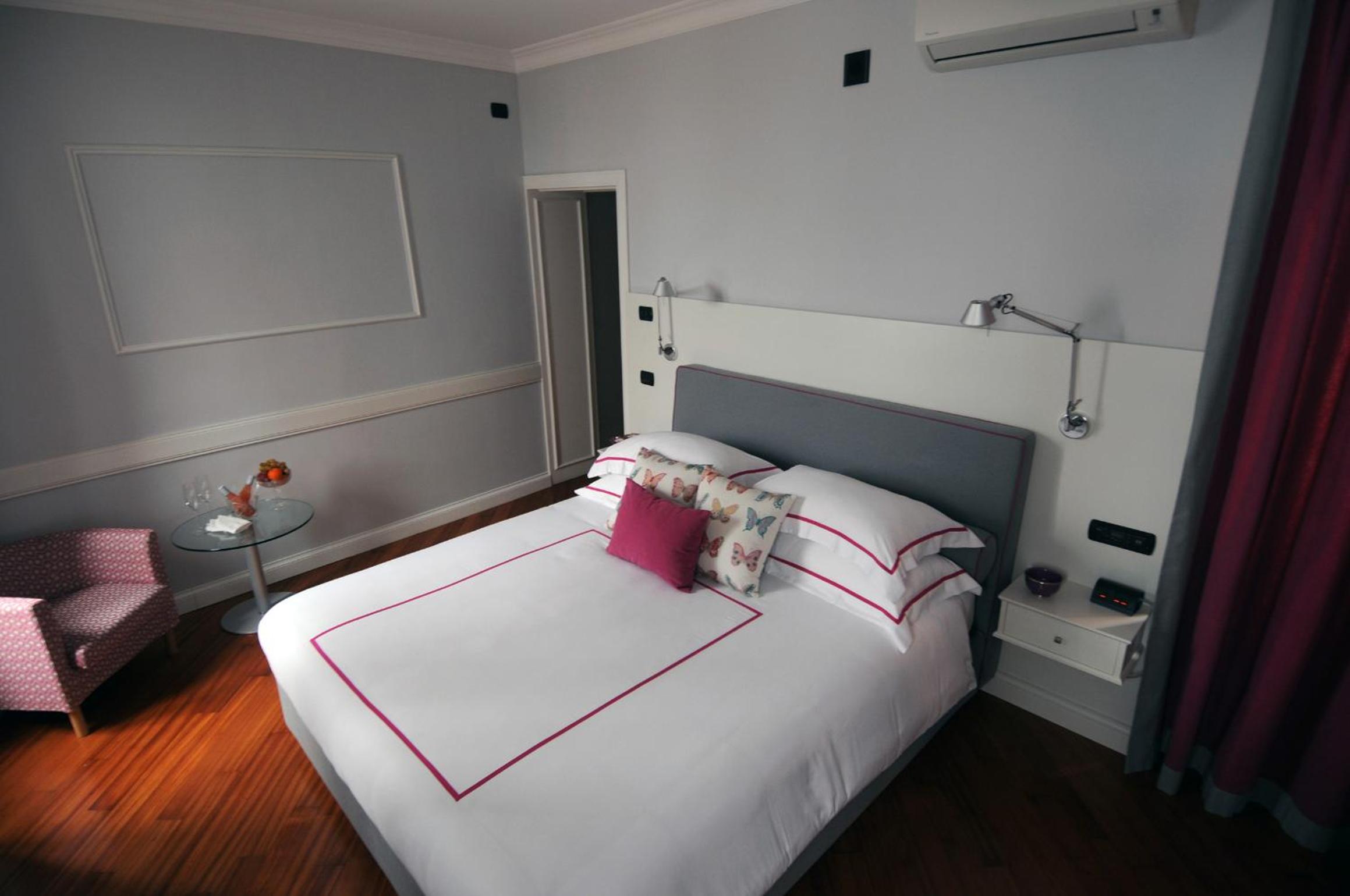 Red Junior Suite photo 3