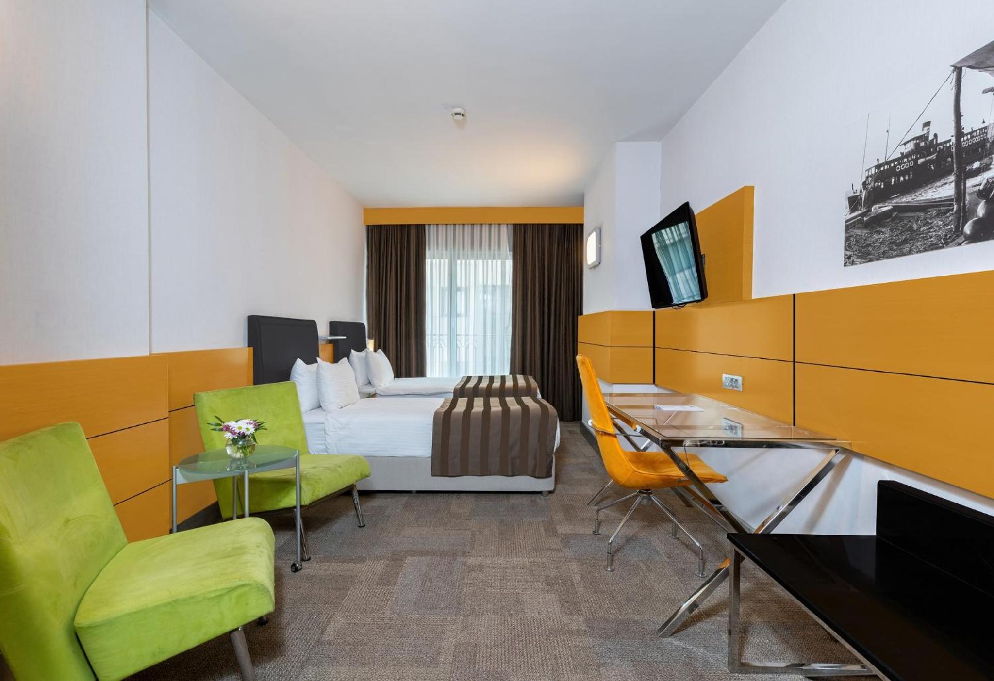 Executive Senior Suite with Lounge Access