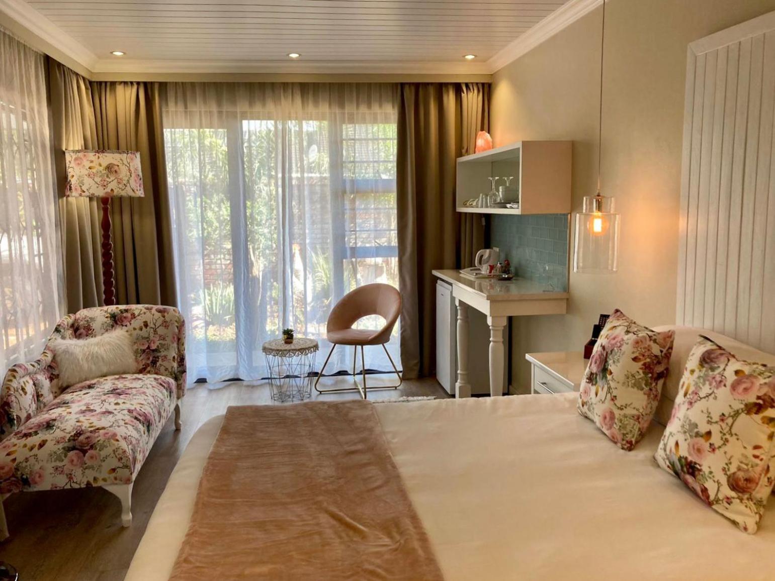 Deluxe Queen Suite