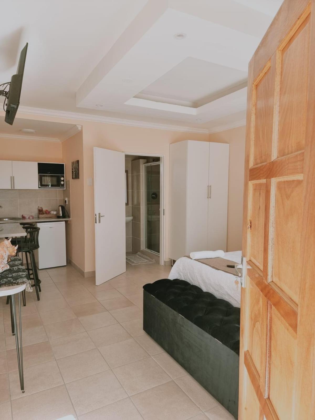 Deluxe Double Room (2 Adults + 1 Child) photo 3
