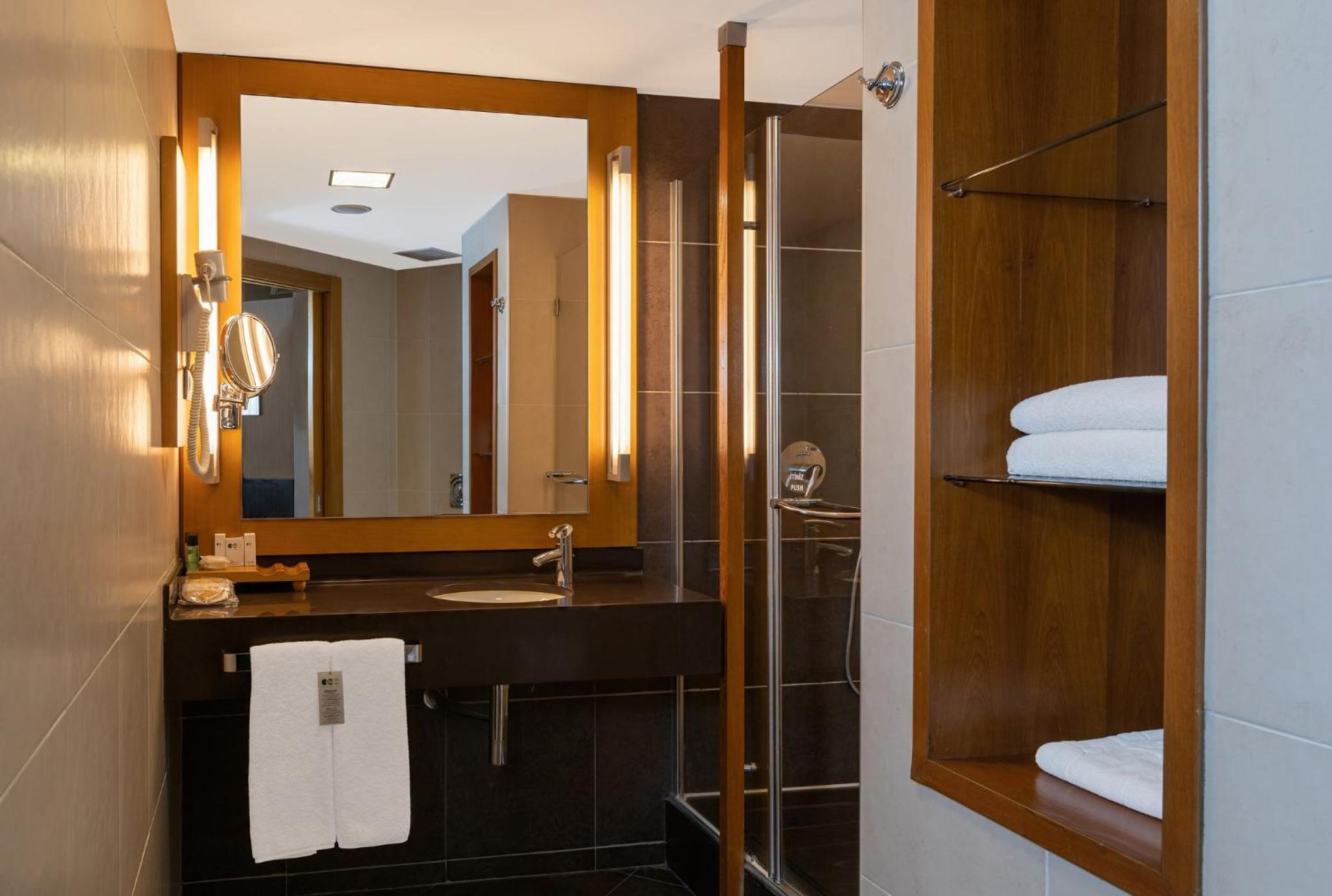 Executive Junior Suite with  Lounge Access