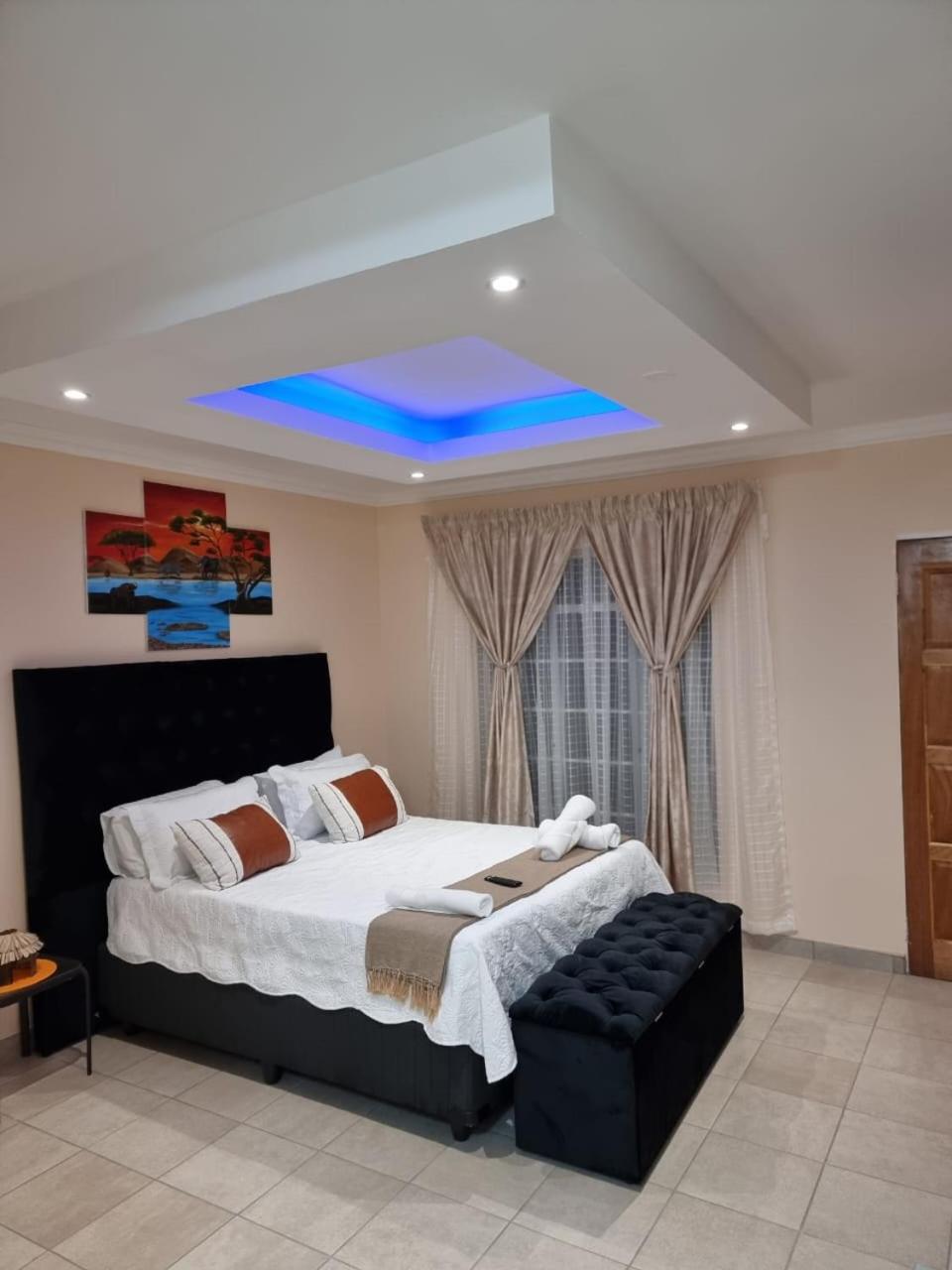 Deluxe Double Room (2 Adults + 1 Child) photo 1