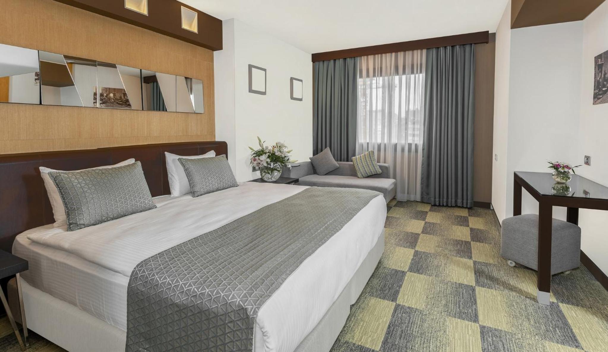 Executive Junior Suite with  Lounge Access