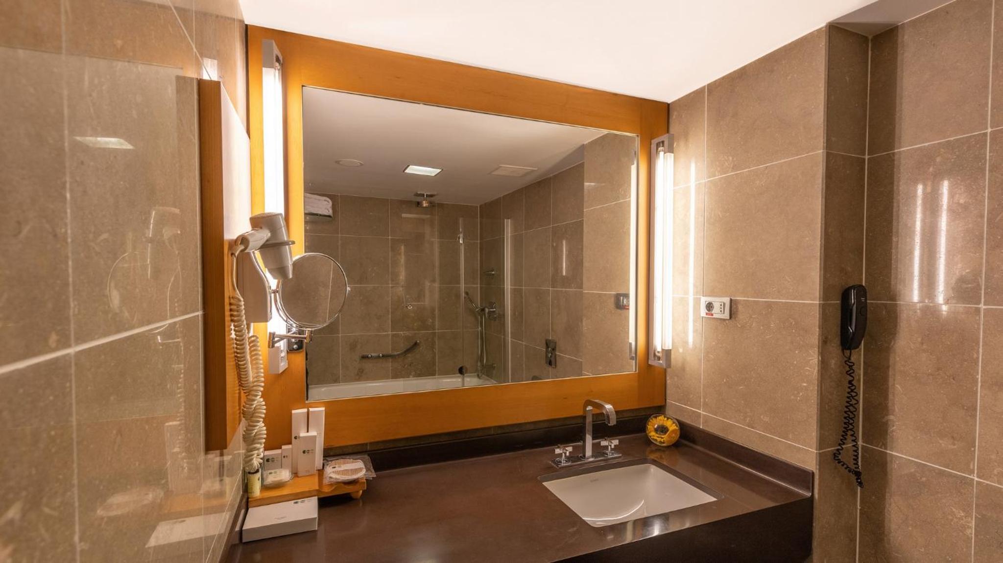 Executive Junior Suite with  Lounge Access