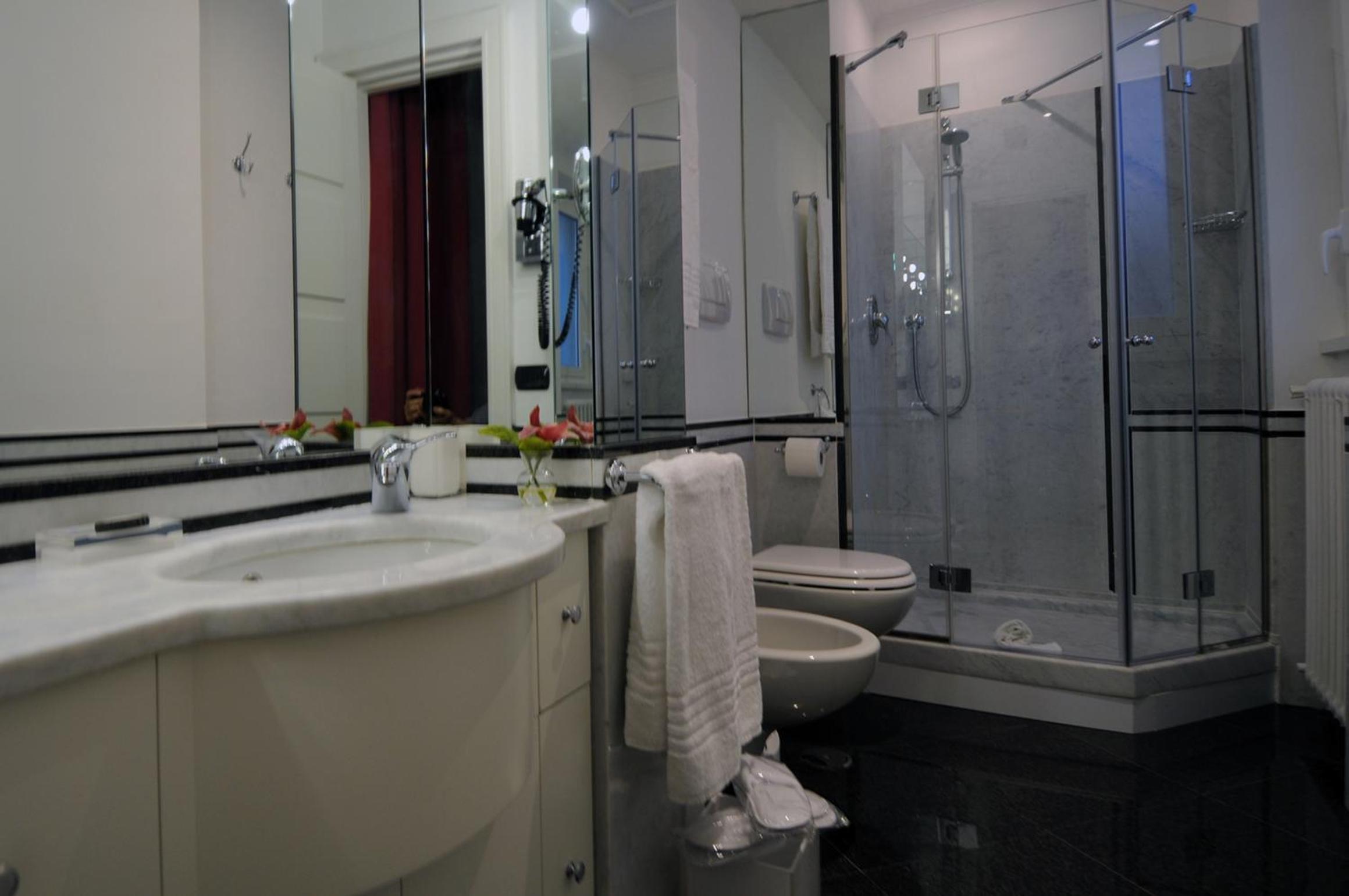 Red Junior Suite photo 3