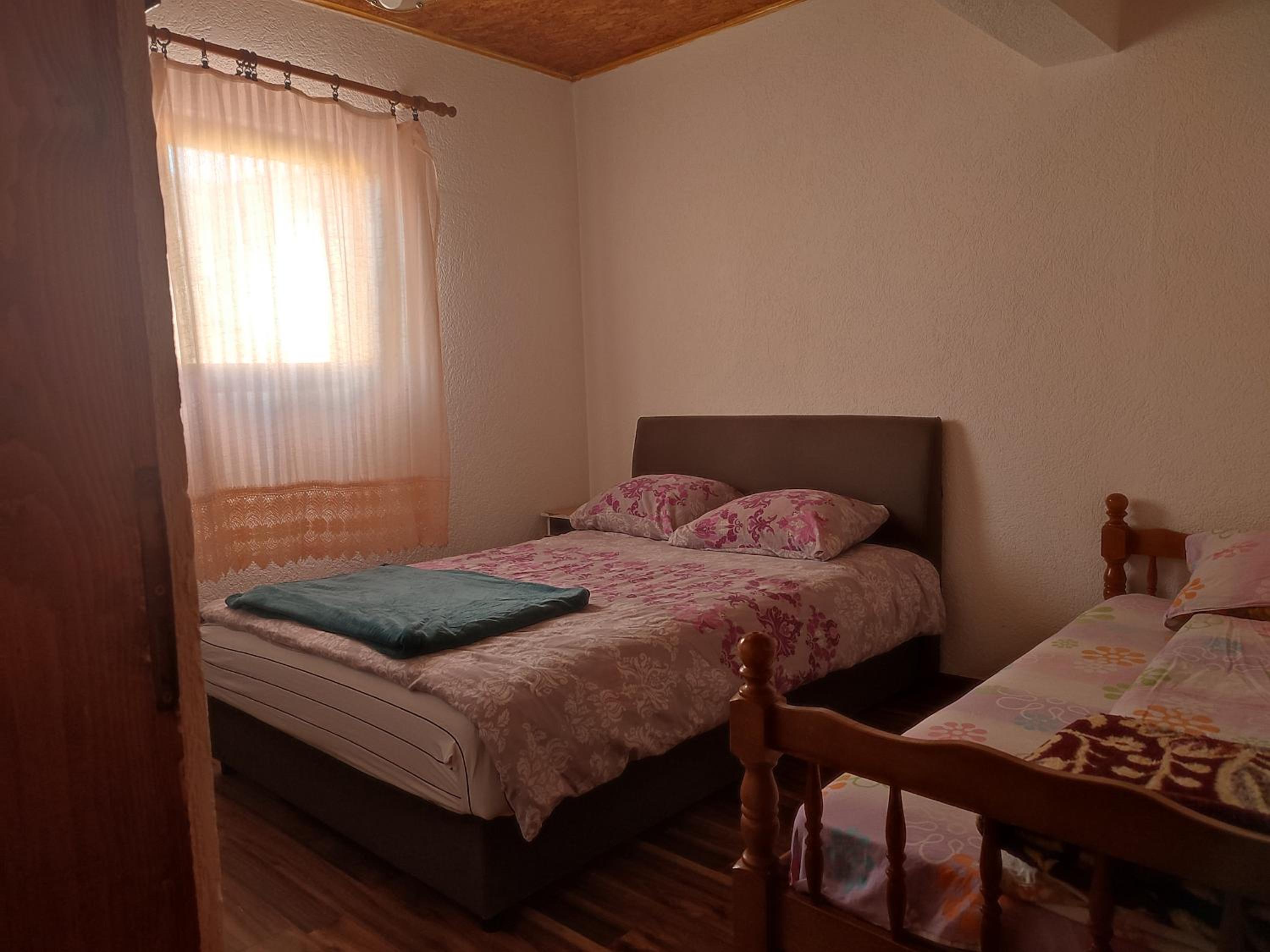 Economy Triple Room with Shared Bathroom