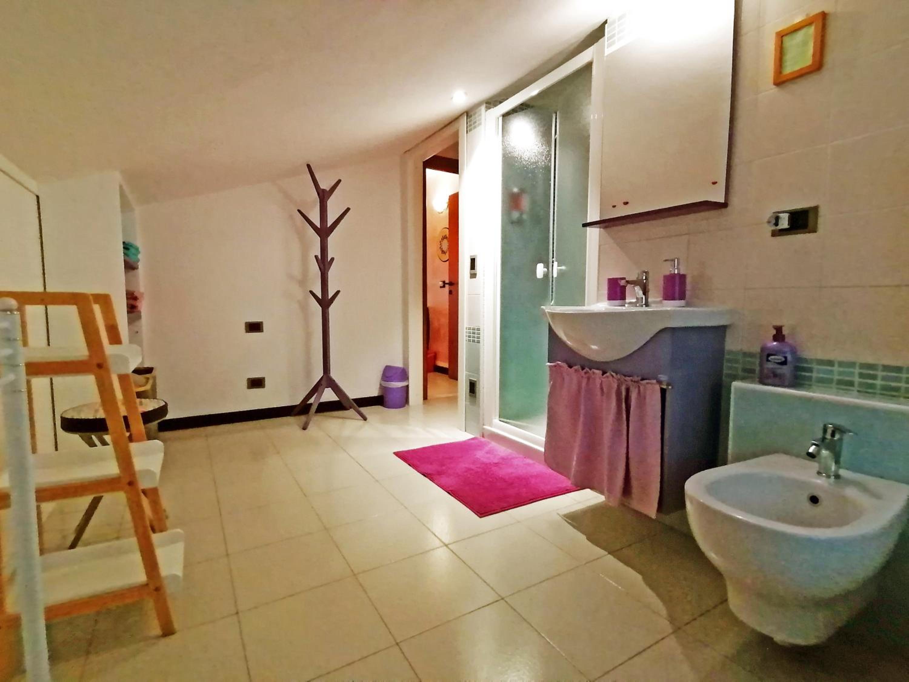 Economy Triple Room - Photo 7