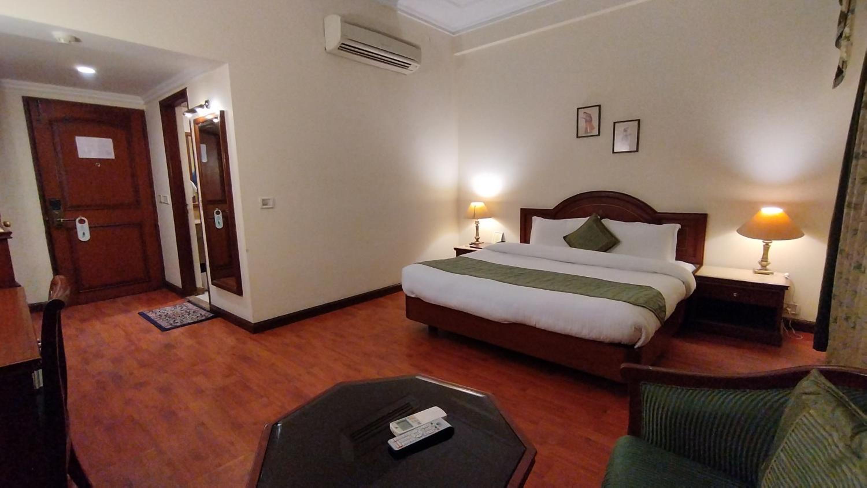 Deluxe Room - Photo 7