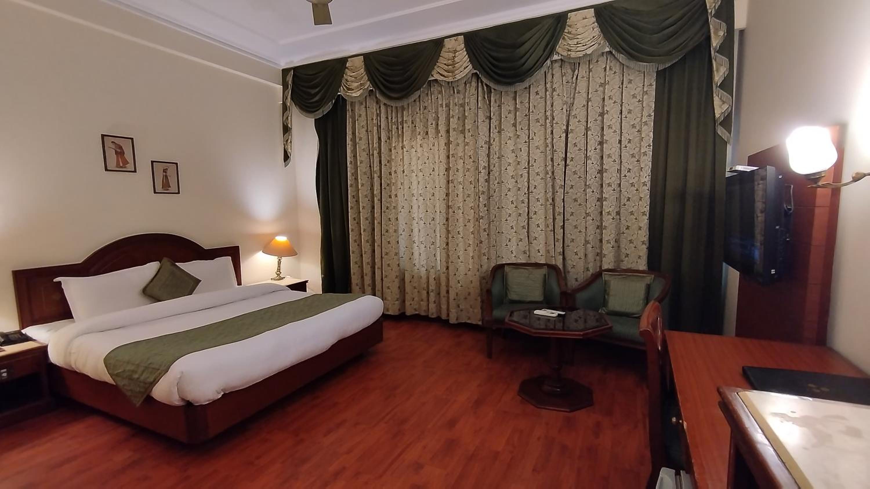 Deluxe Room - Photo 1