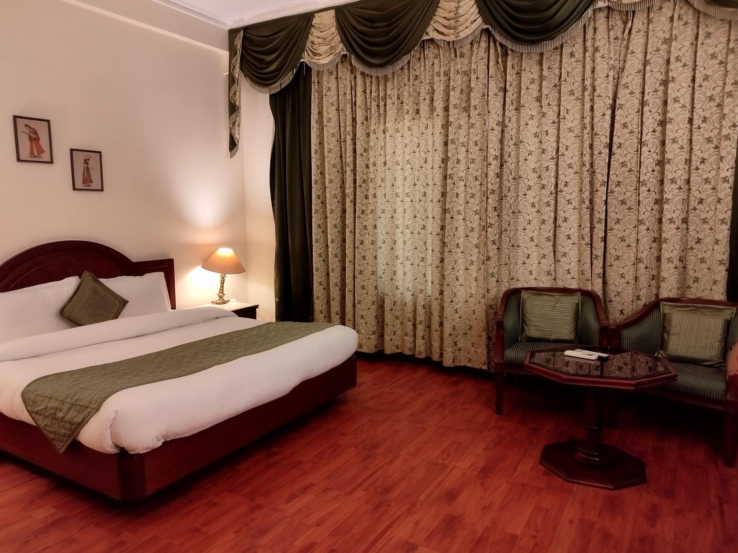 Deluxe Room - Photo 3