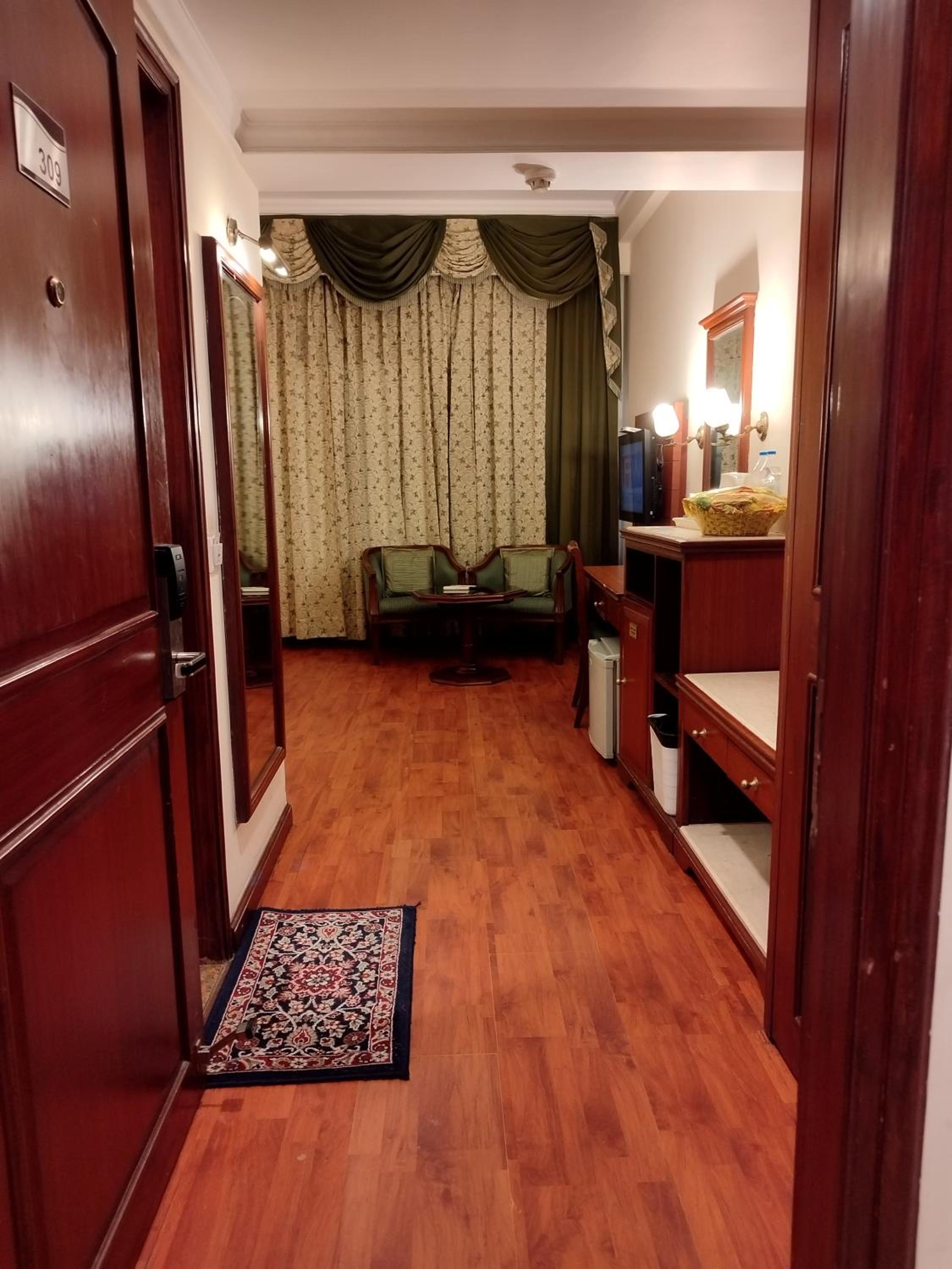 Deluxe Room - Photo 4