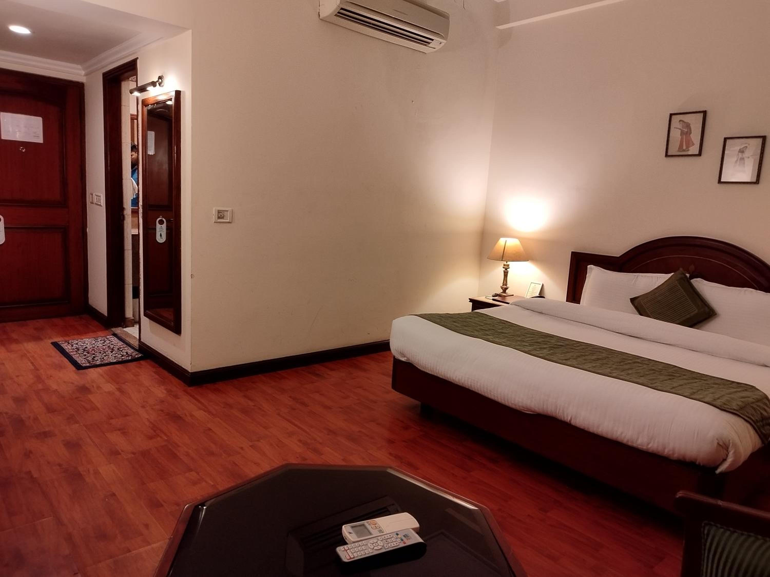 Deluxe Room - Photo 5