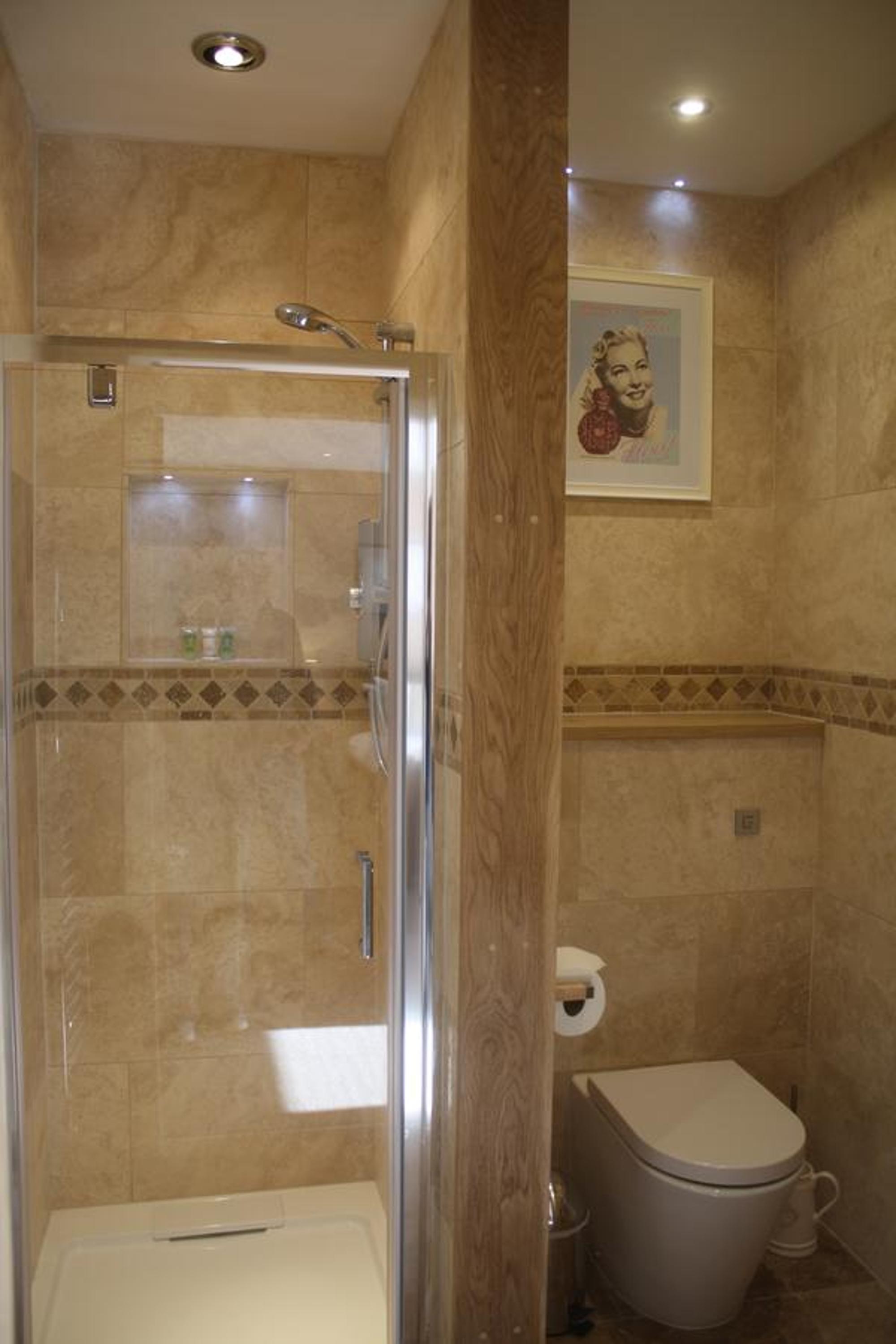Superior King Room - Photo 12