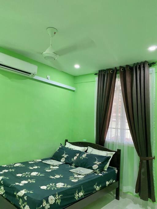 Three-Bedroom House photo 2