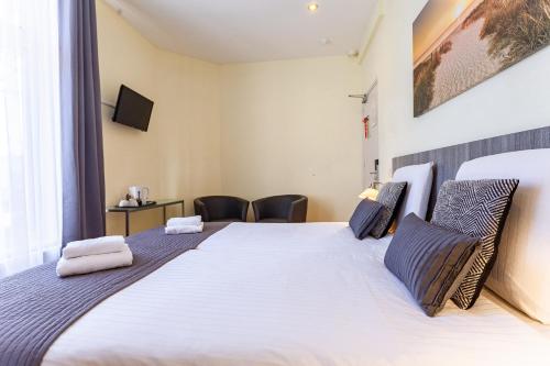 Standard Double Room photo 3