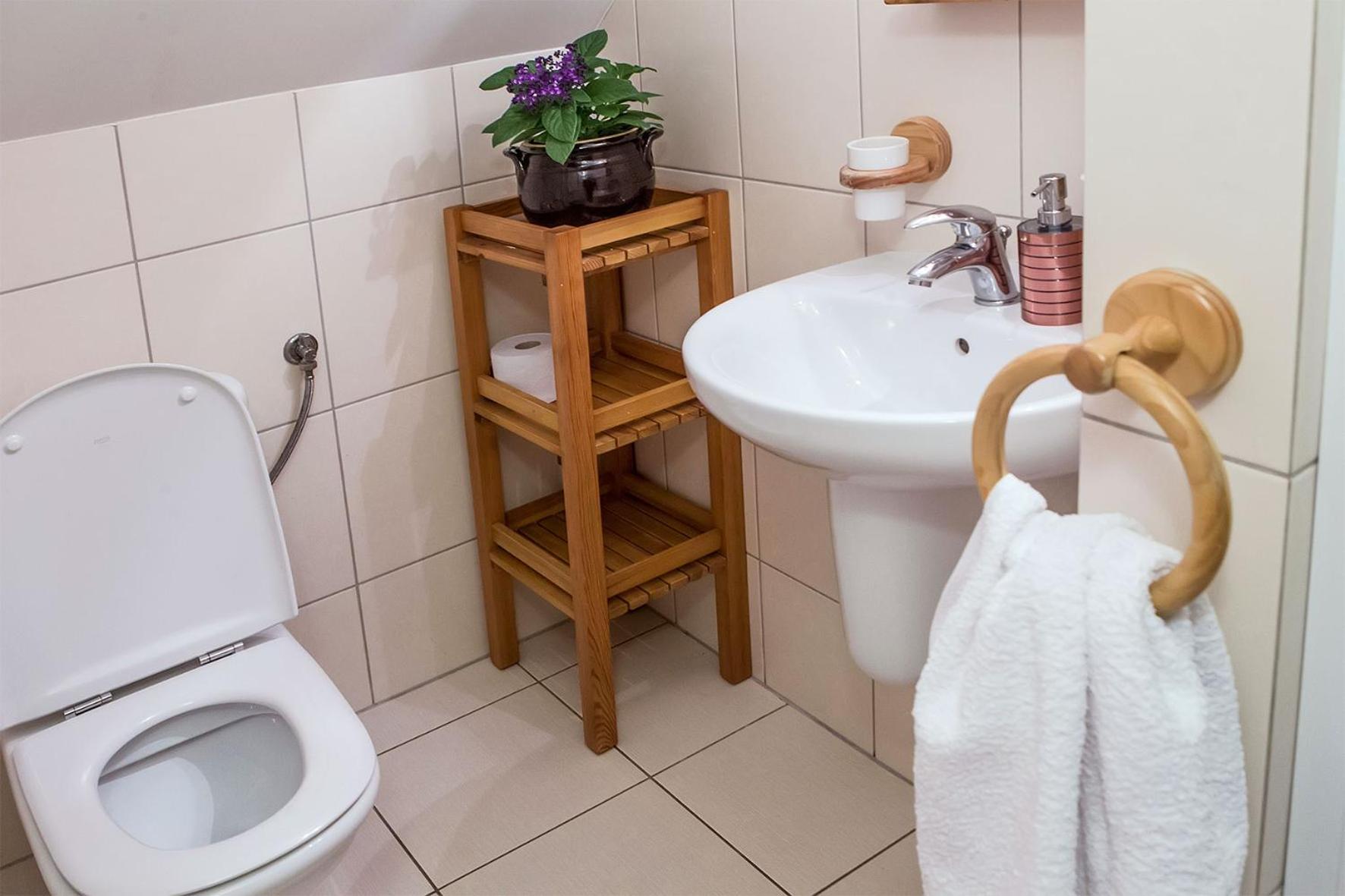 Quadruple Room with Bathroom - Photo 9