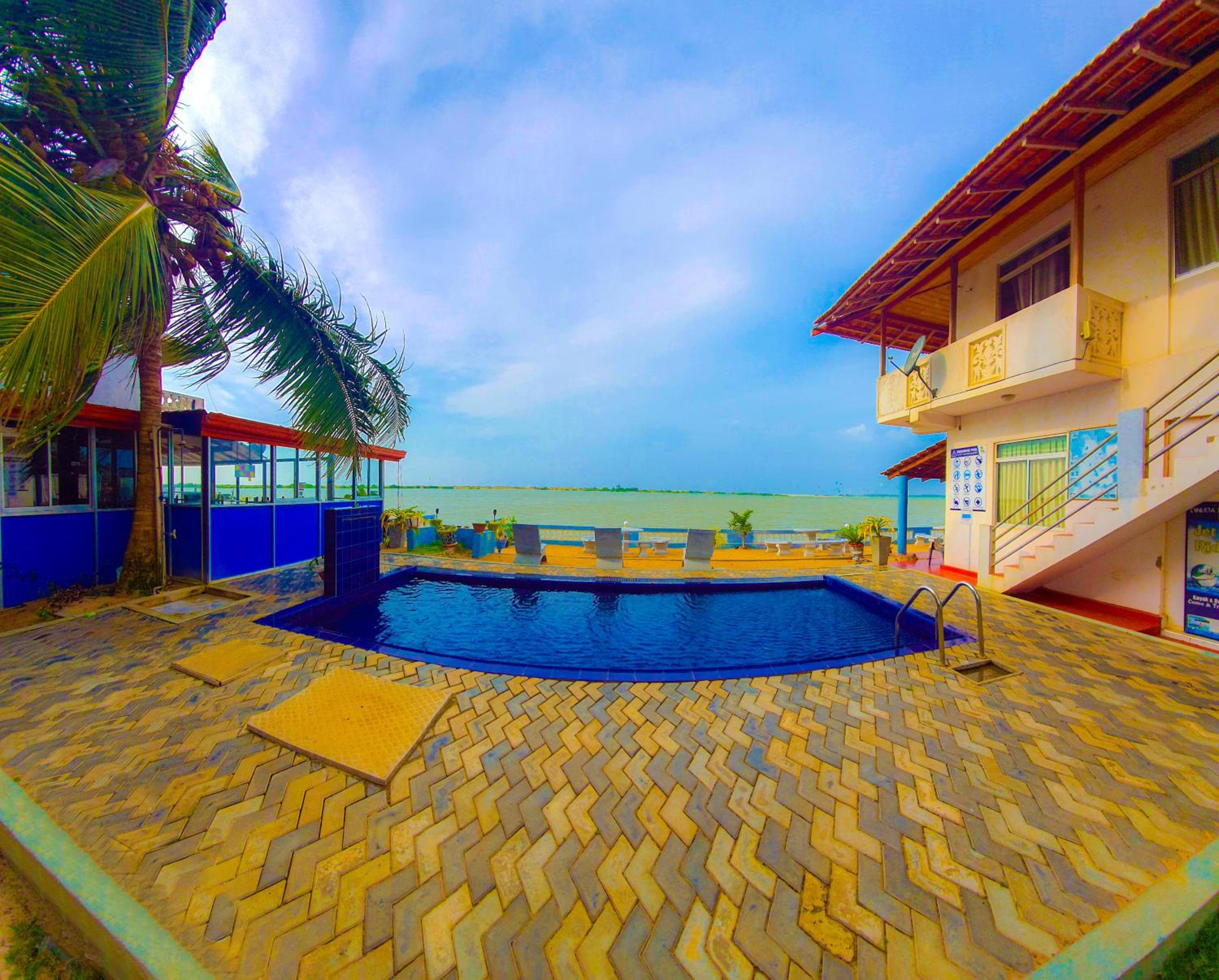 Deluxe Double Room with Balcony and Sea View - Photo 8