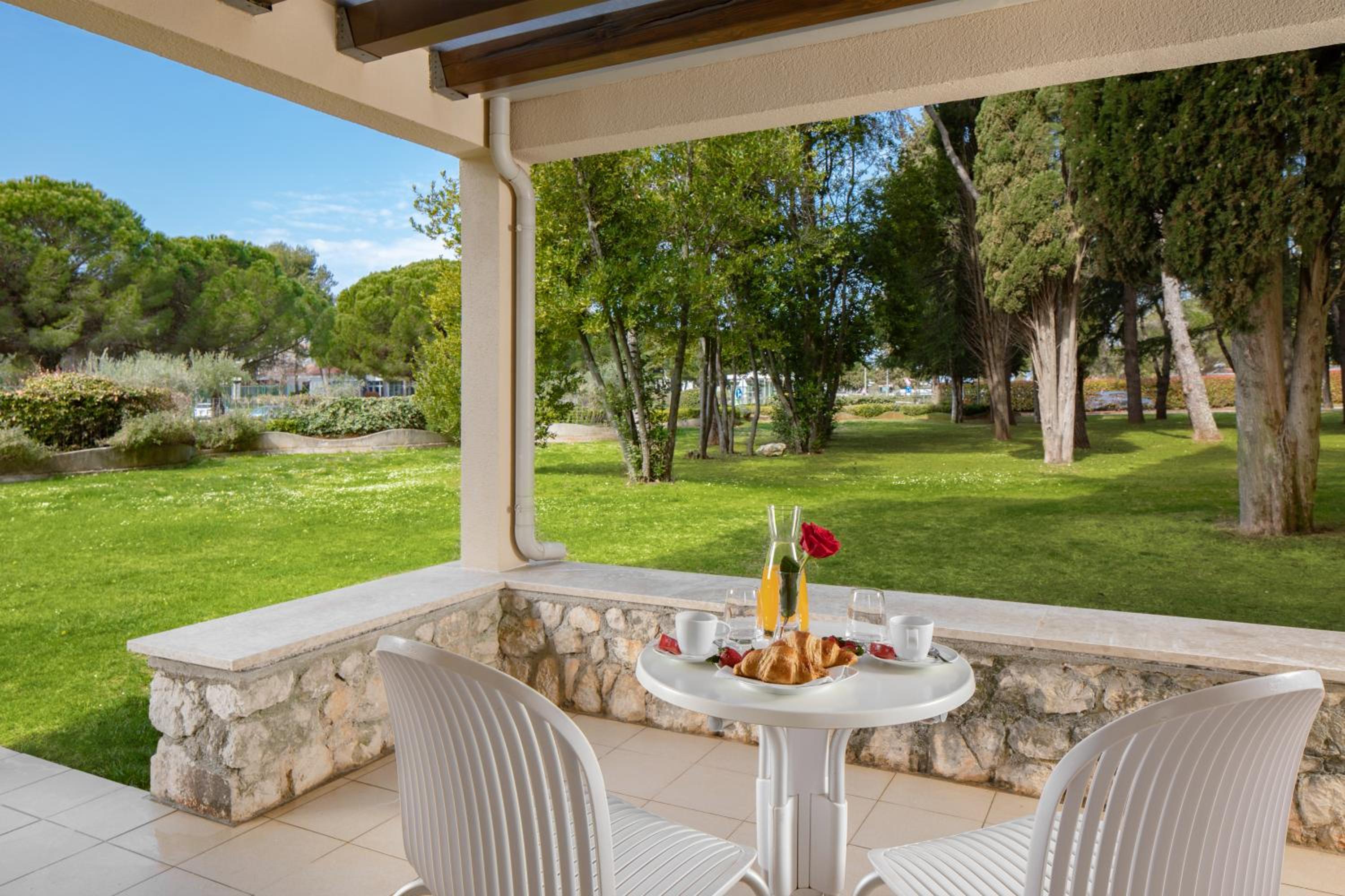 Classic Room with Balcony - Park Side photo 2