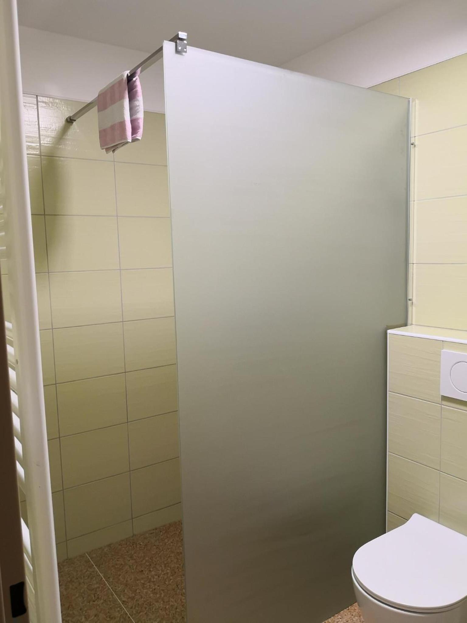 Family Room with Private Bathroom photo 3