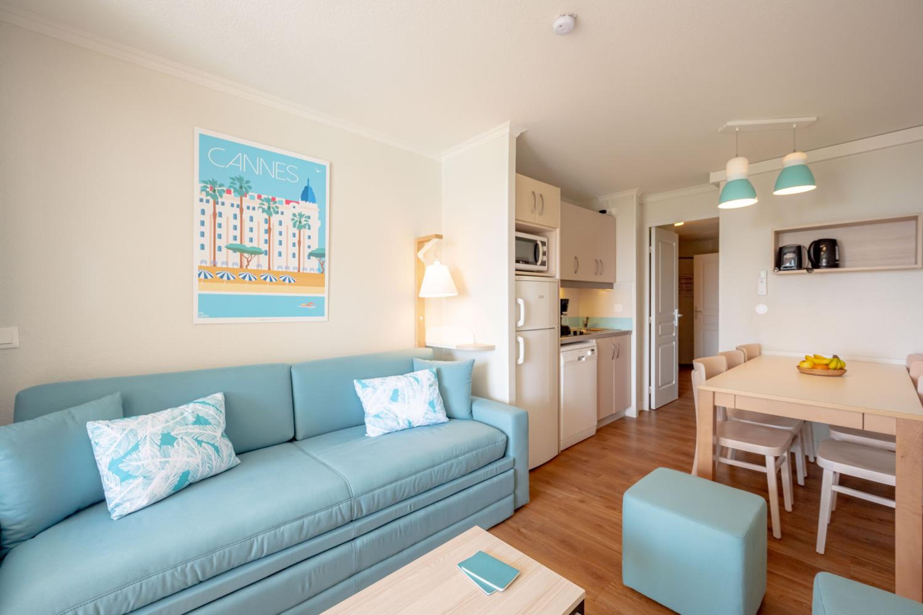 One-Bedroom Apartment with Sleeping Alcove, Air conditioning and Terrace or Balcony (6 People)