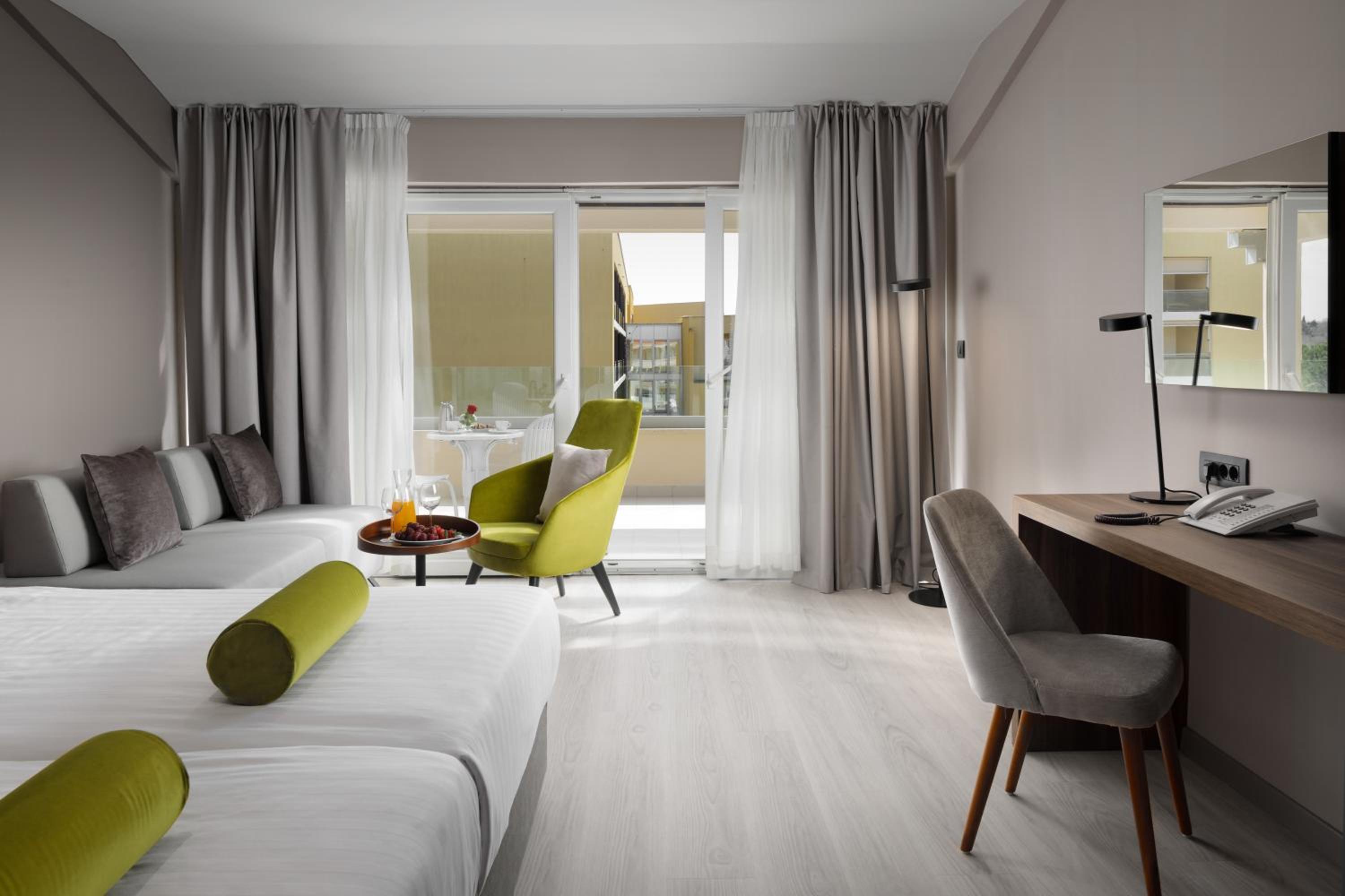Premium Room with Balcony - Poolside photo 1
