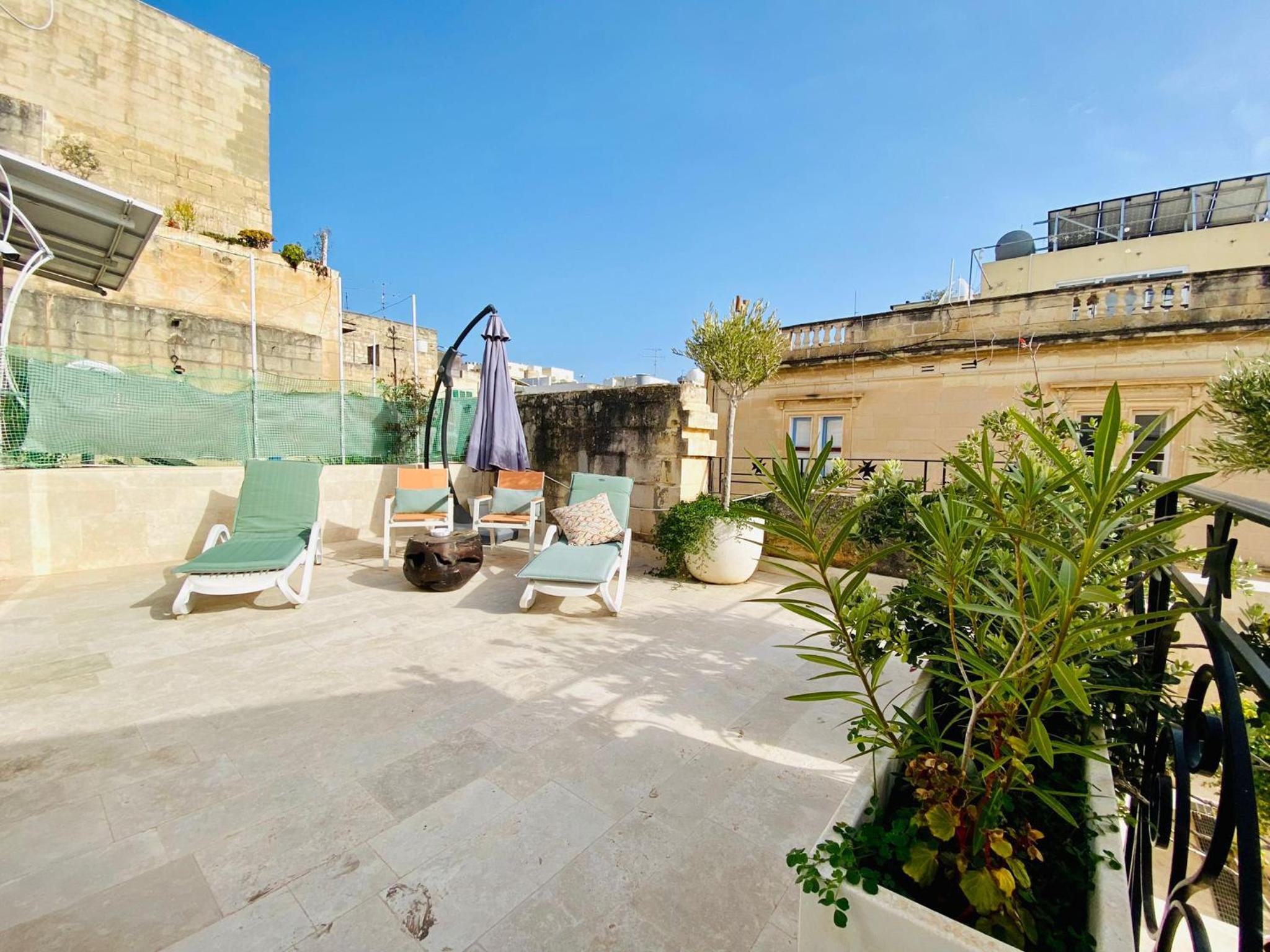 Double Roof Terrace with private bathroom - Photo 4