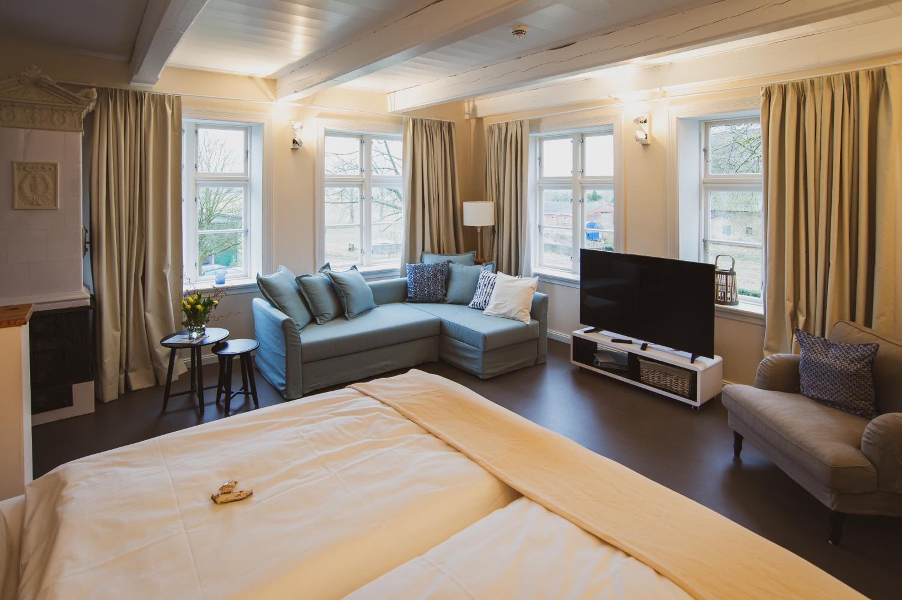 Deluxe King Suite - Photo 46