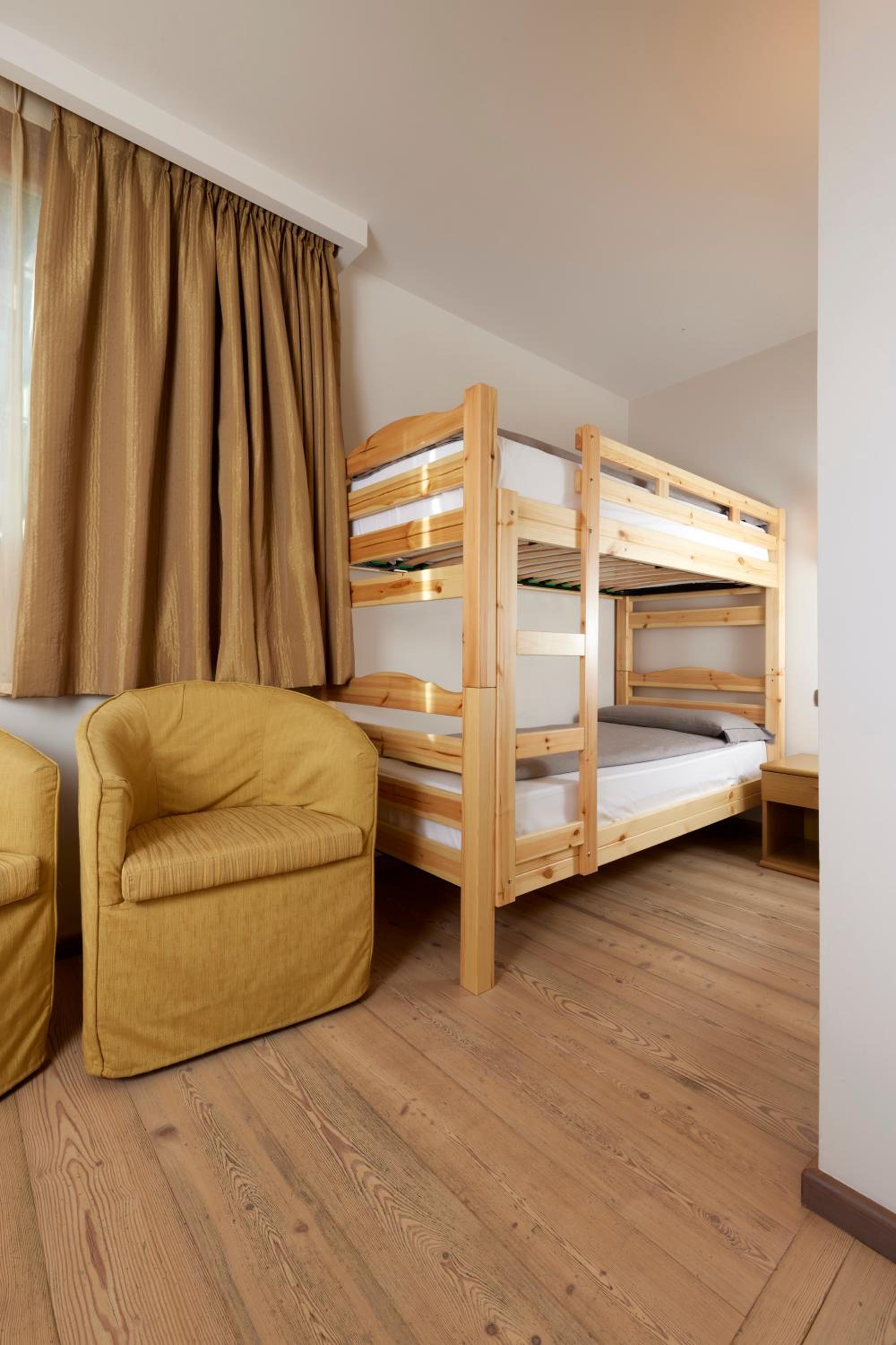 Superior Quadruple Room - Photo 2