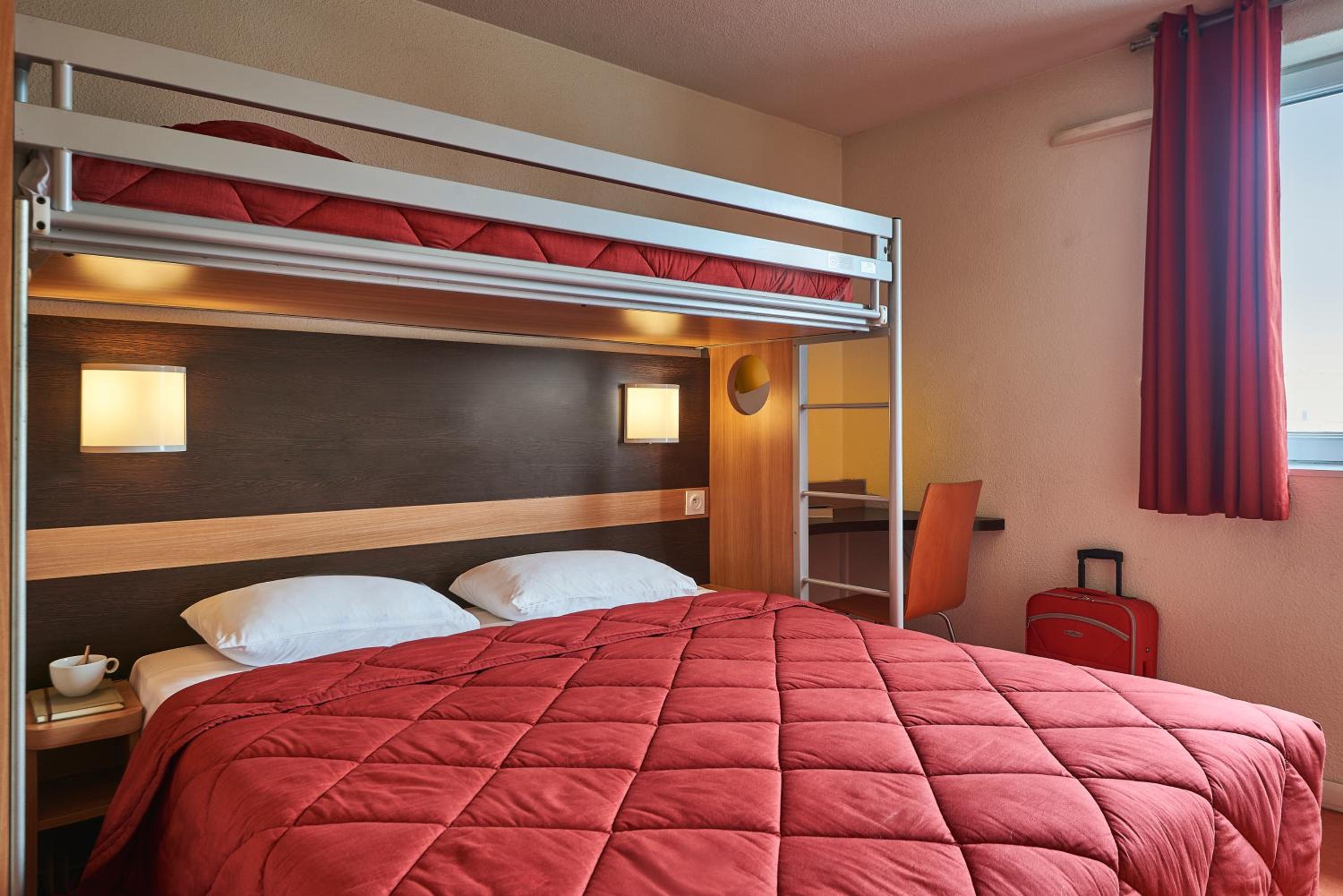 Triple Room (1 Double Bed + 1 Single Bed) - Photo 1