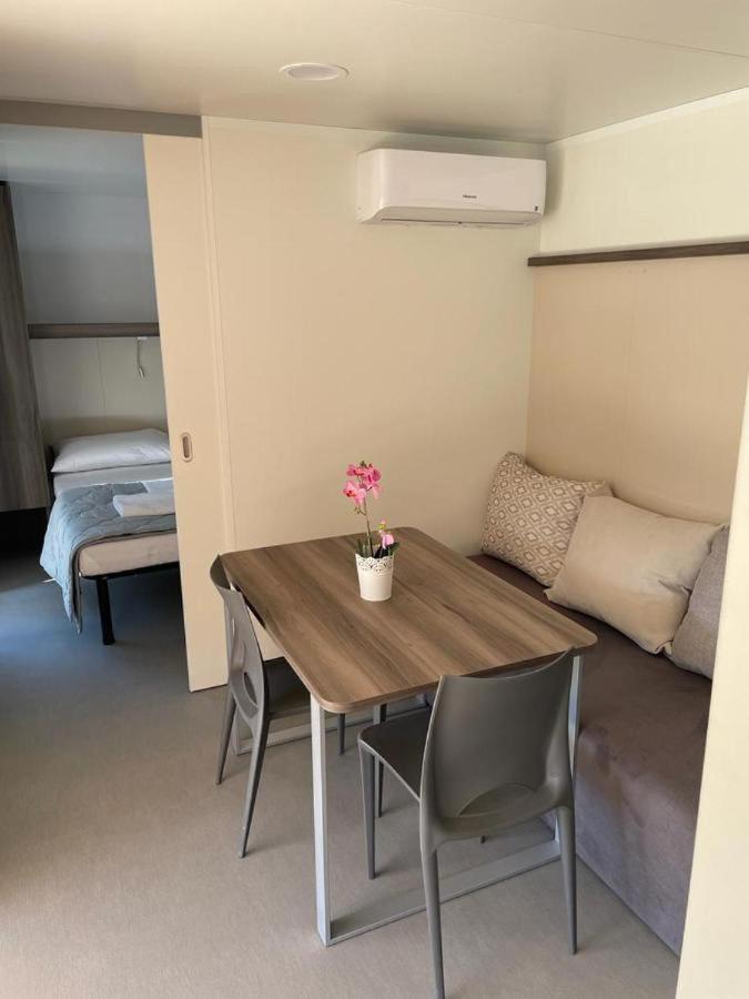 Mobile Home photo 3