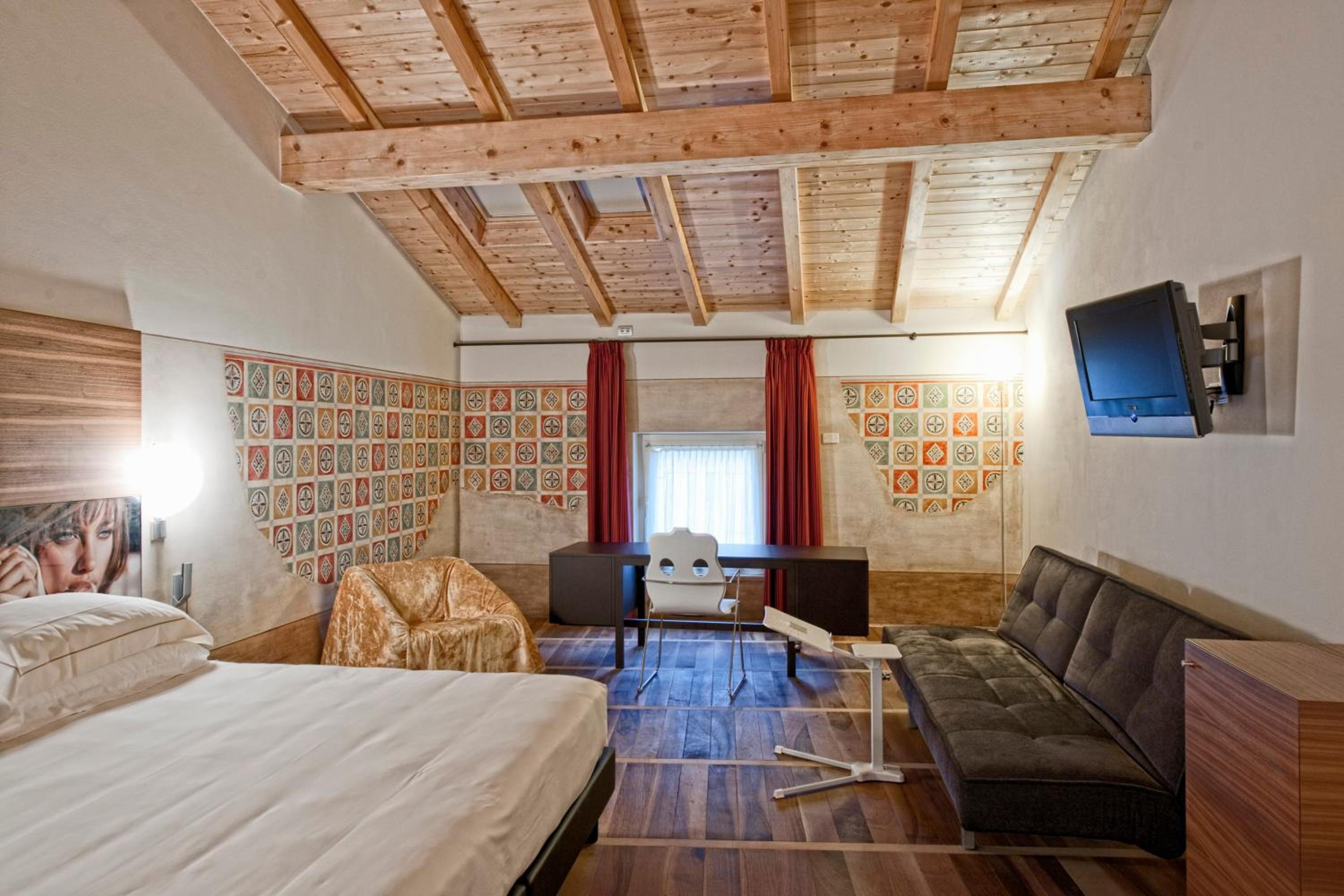Junior Suite with Spa Access photo 2