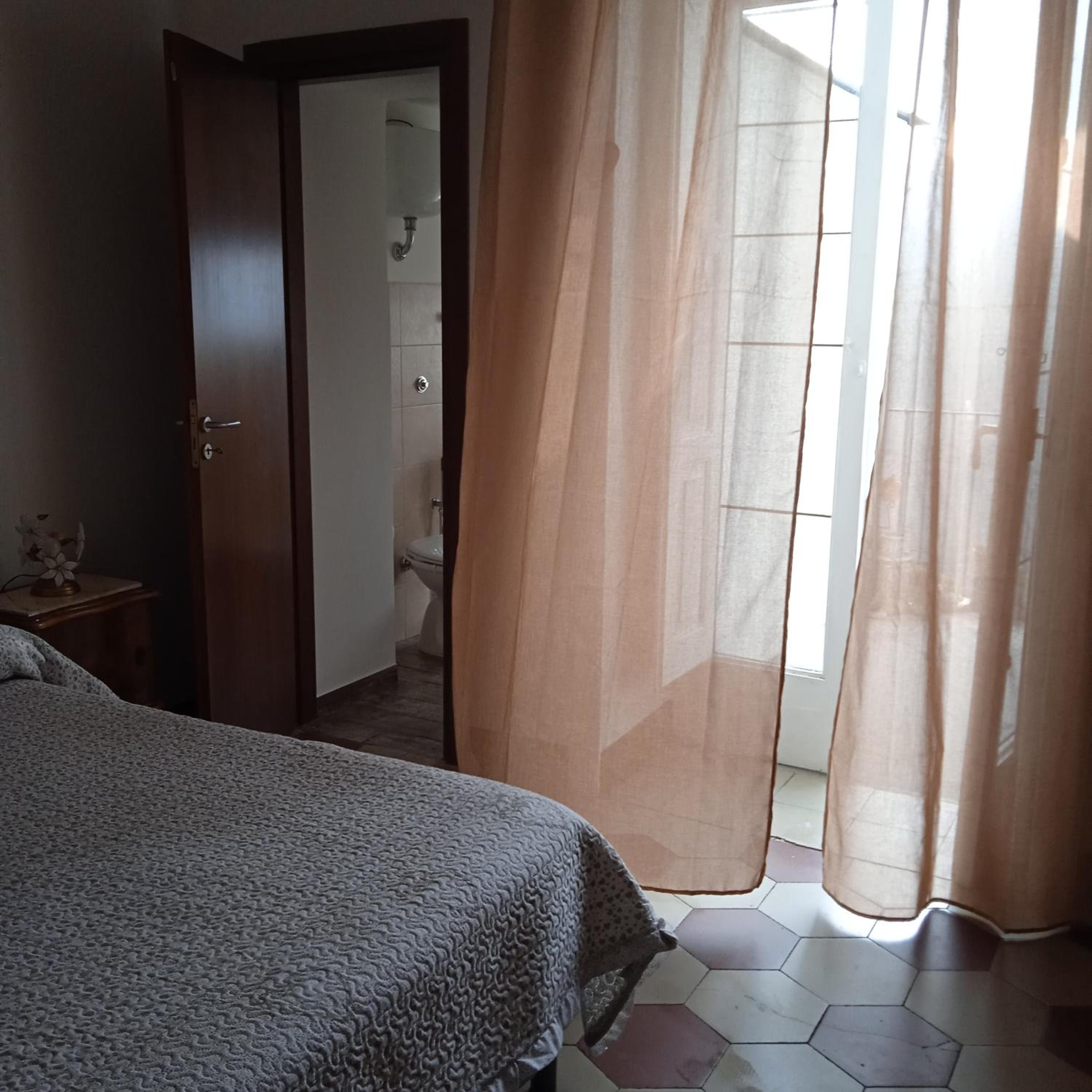 Large Double Room photo 1