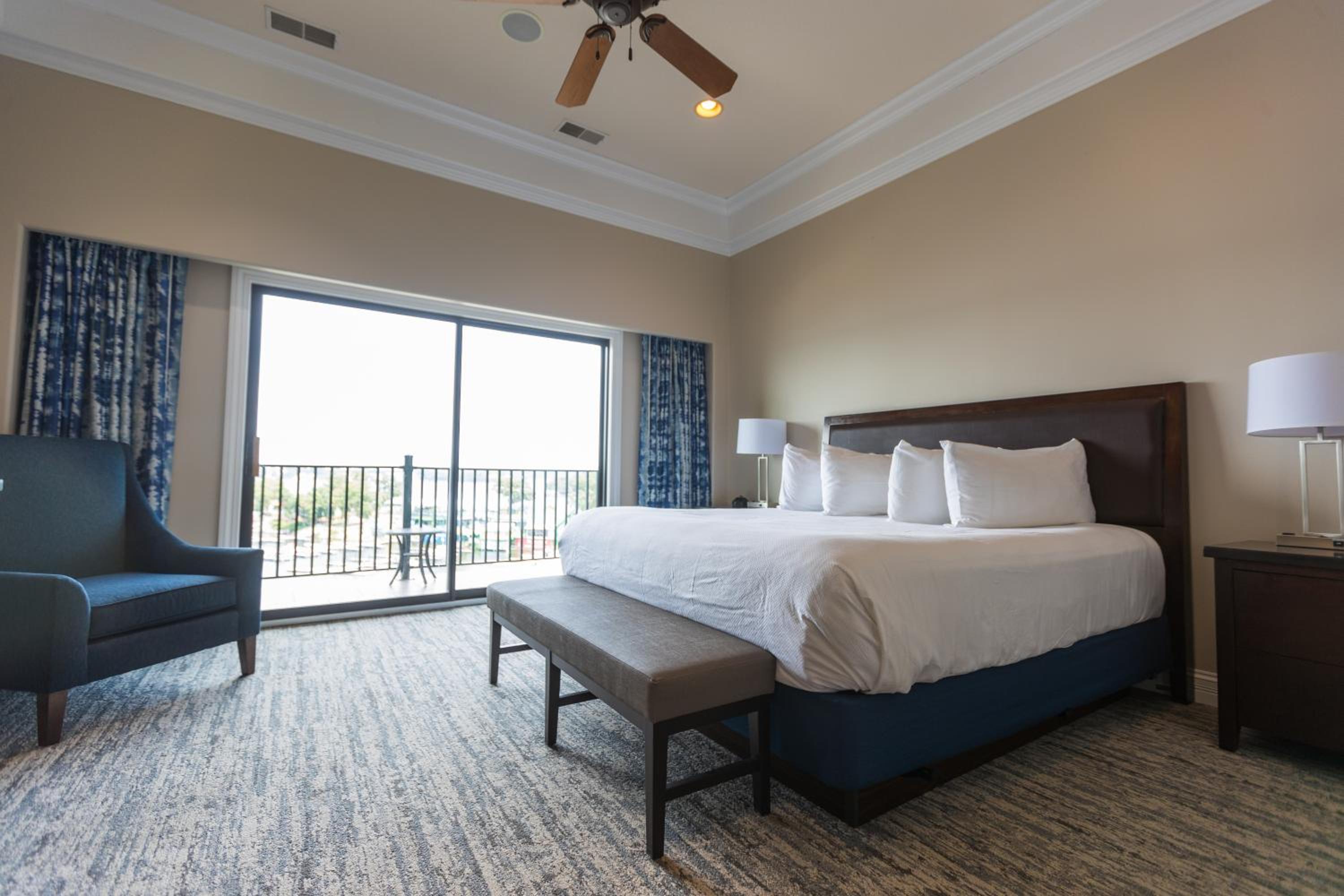 One-Bedroom King Suite with Lake View - Photo 1