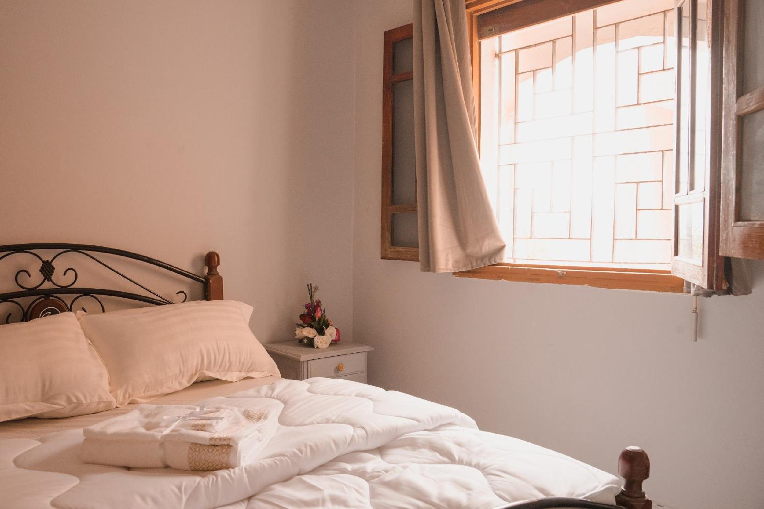 Double Room with Shared Bathroom photo 2