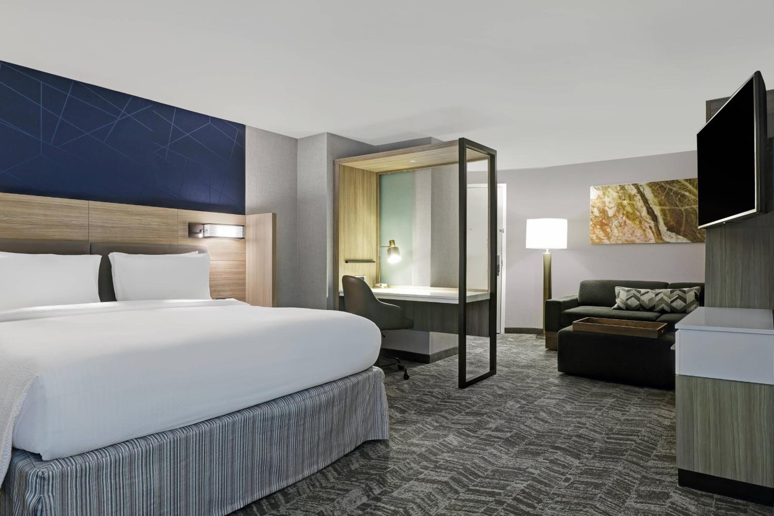 King Suite with Trundle Bed - Photo 2