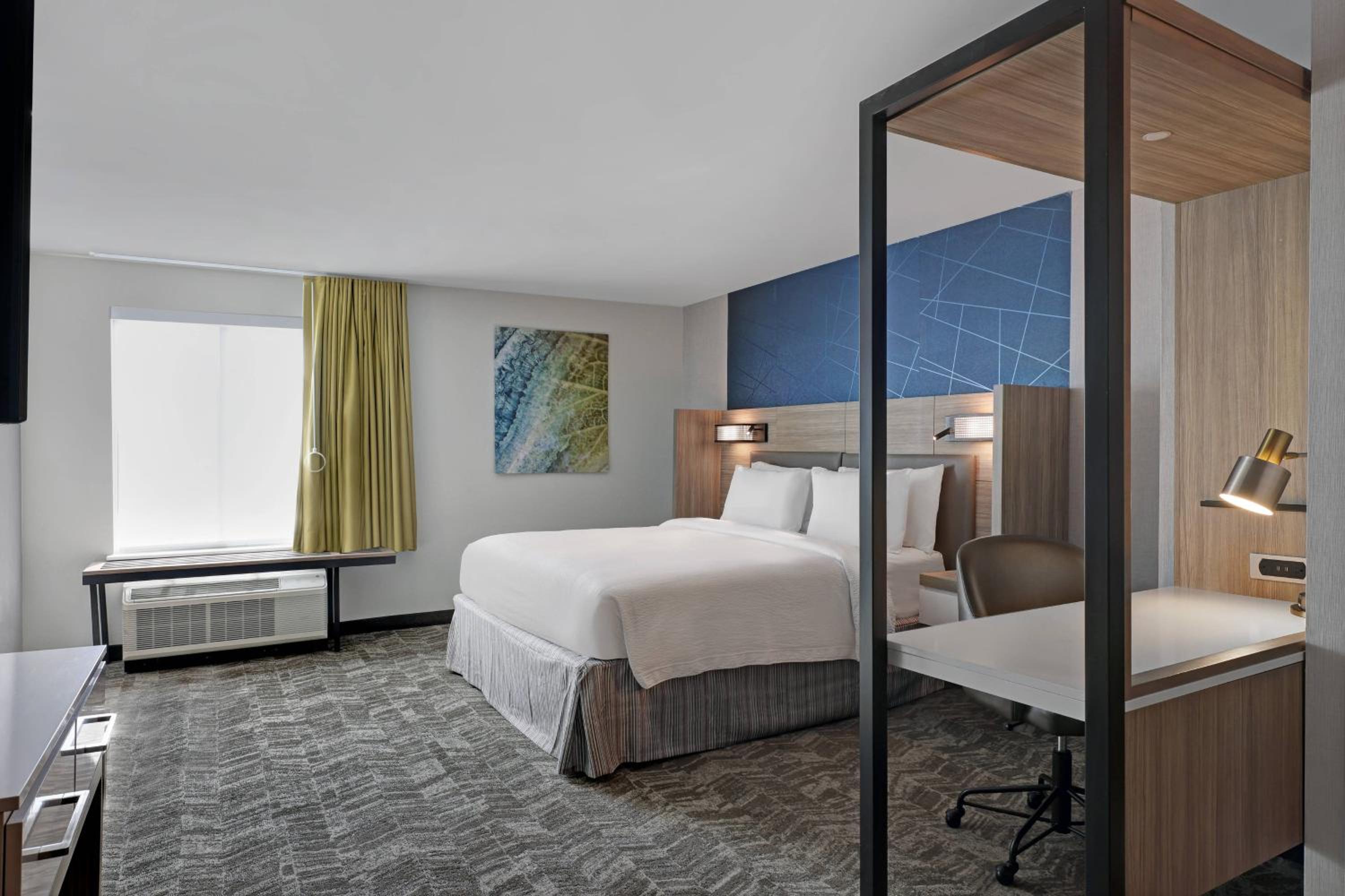 King Suite with Trundle Bed - Photo 3