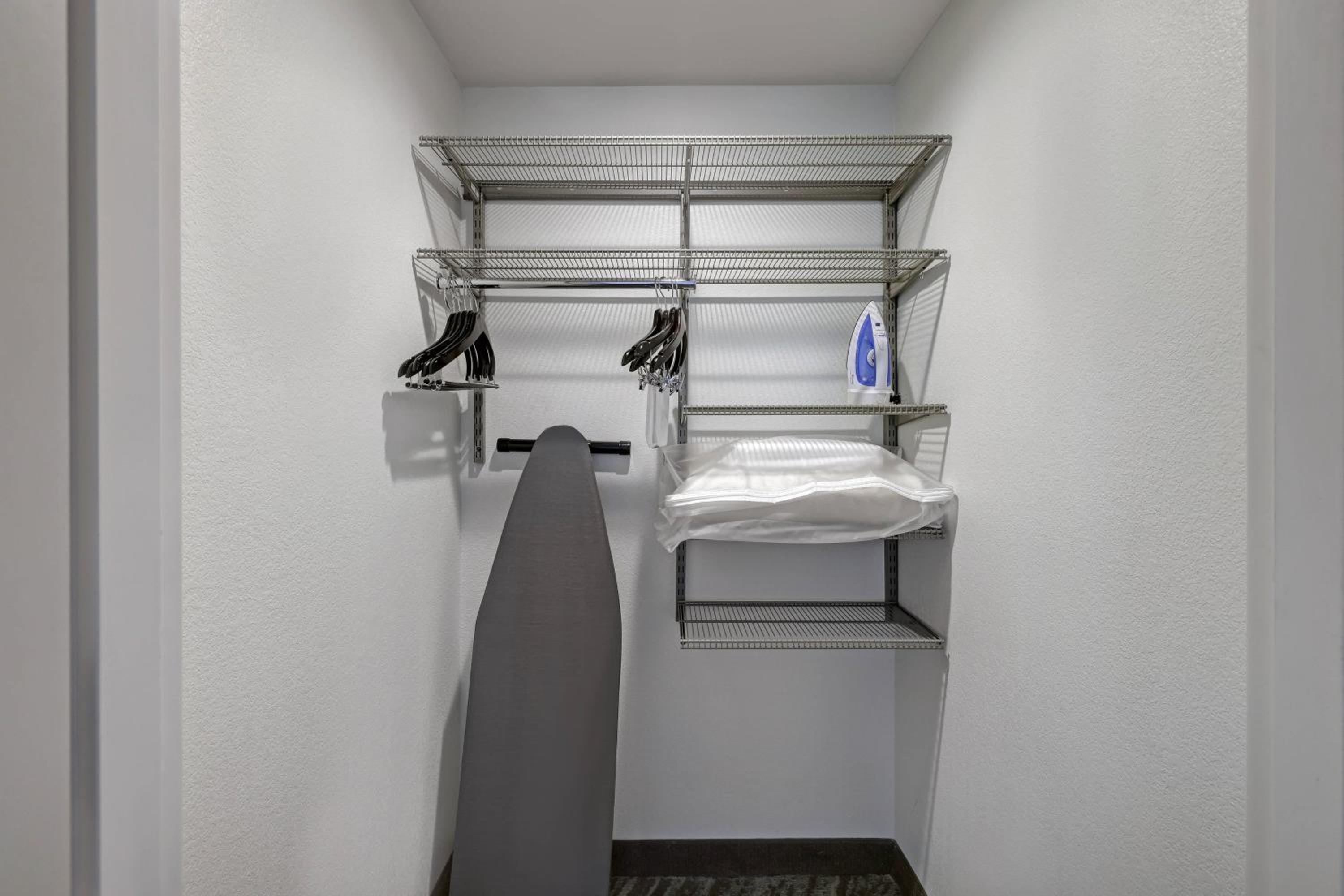 King Suite with Trundle Bed - Photo 5