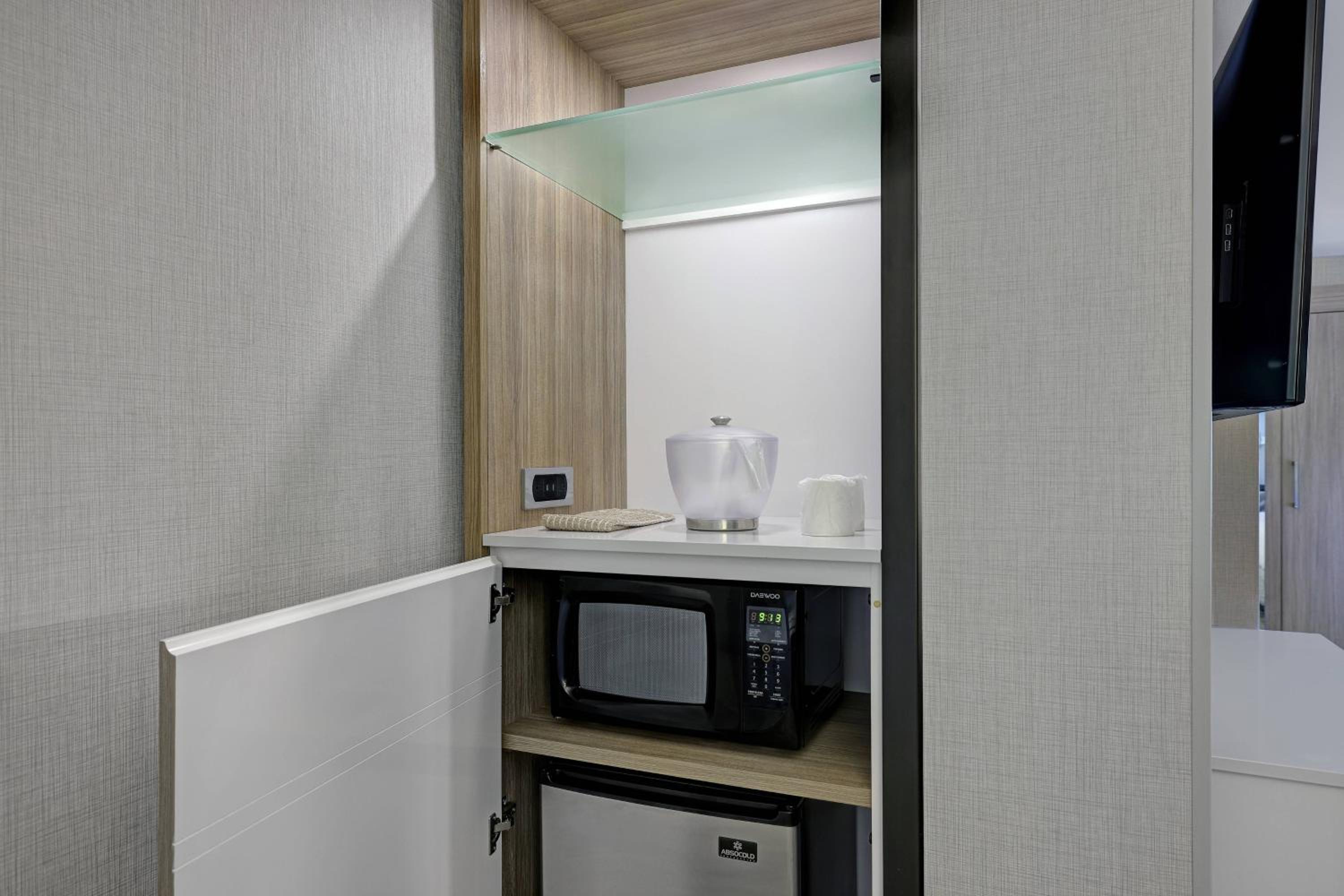King Suite with Trundle Bed - Photo 6