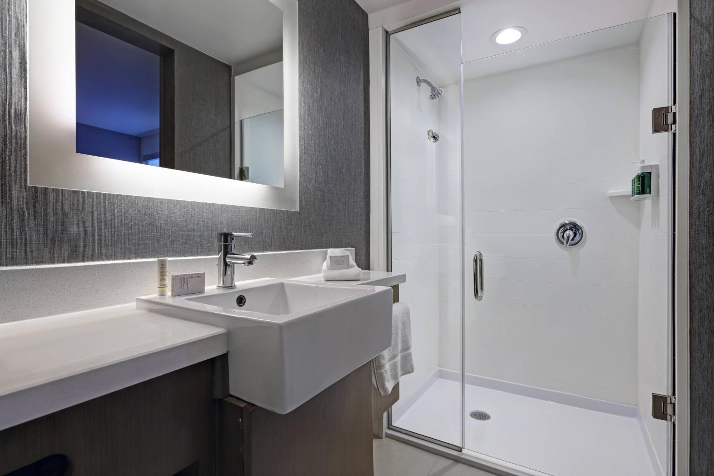 King Suite with Trundle Bed - Photo 10