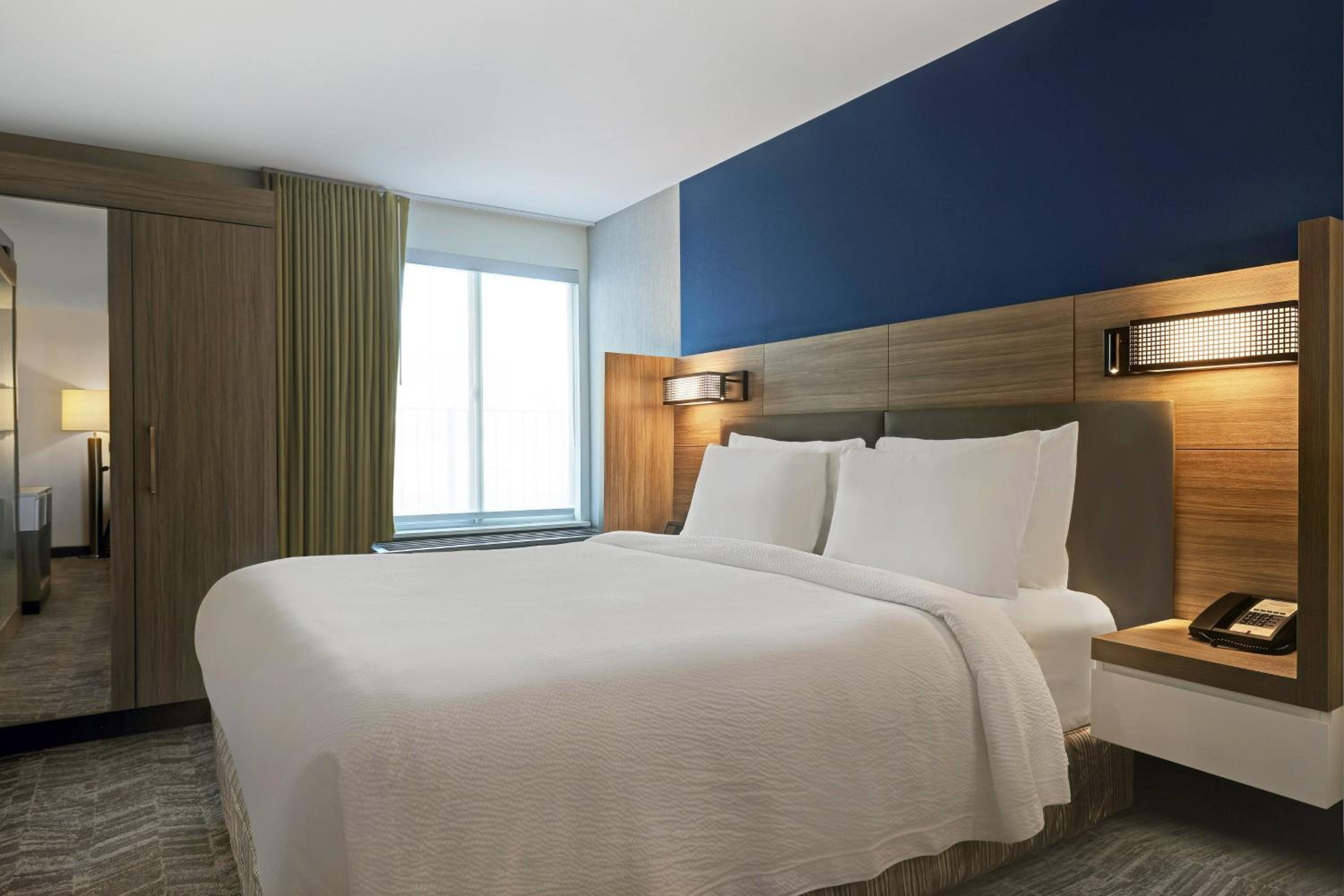 King Suite with Trundle Bed - Photo 13