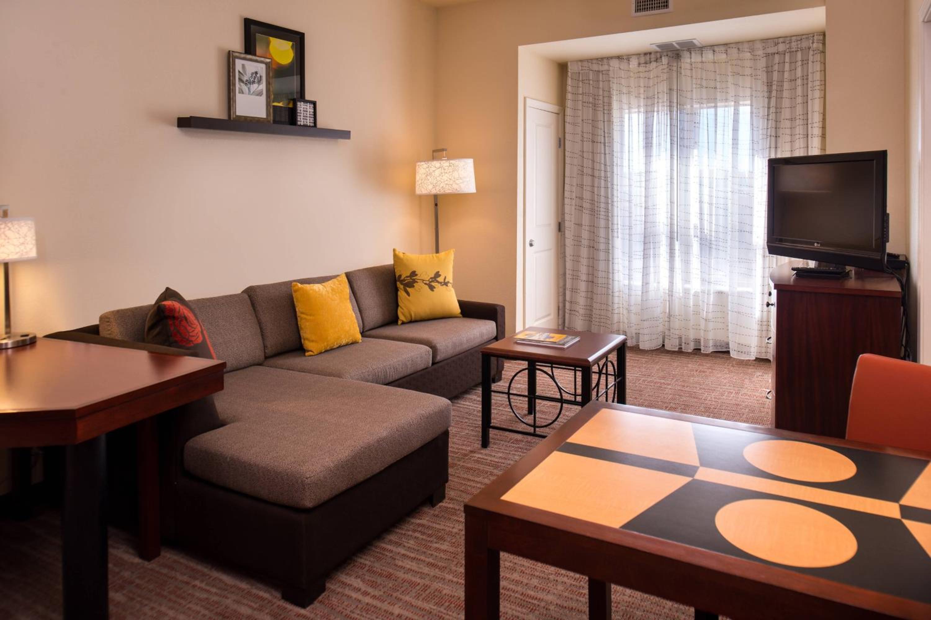 One-Bedroom King Suite with Sofa Bed - Photo 4