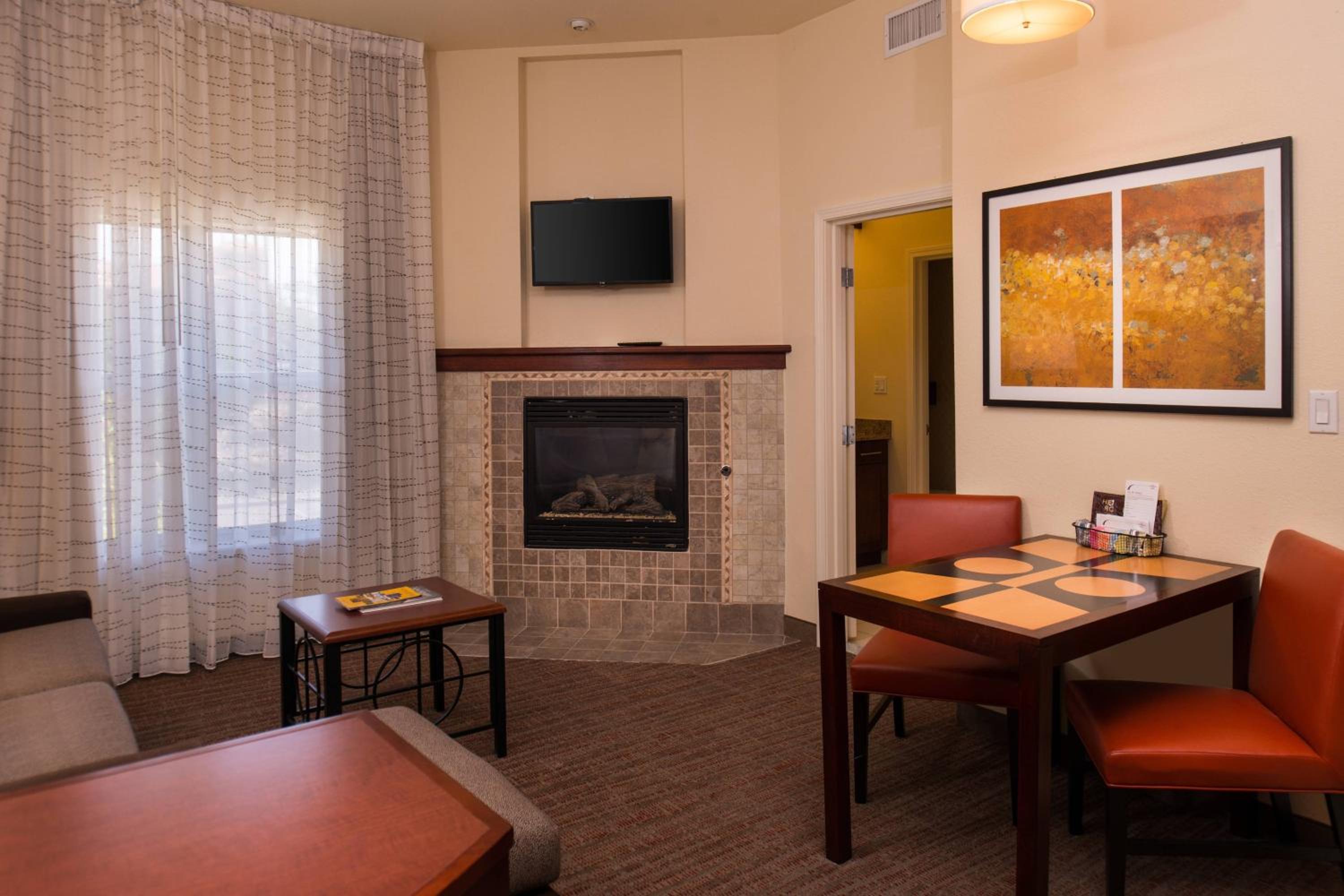 One-Bedroom King Suite with Sofa Bed and Fireplace - Photo 2
