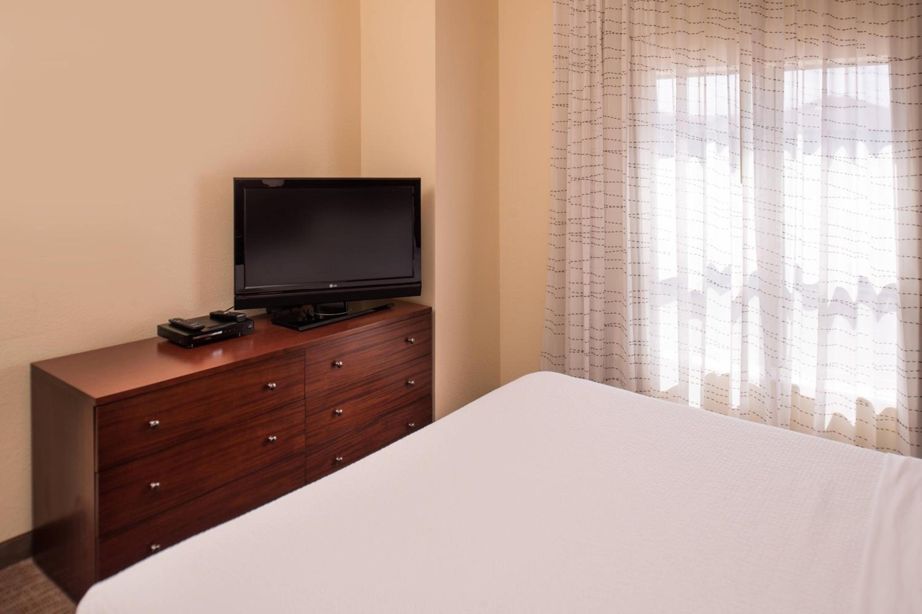 One-Bedroom King Suite with Sofa Bed and Fireplace - Photo 3