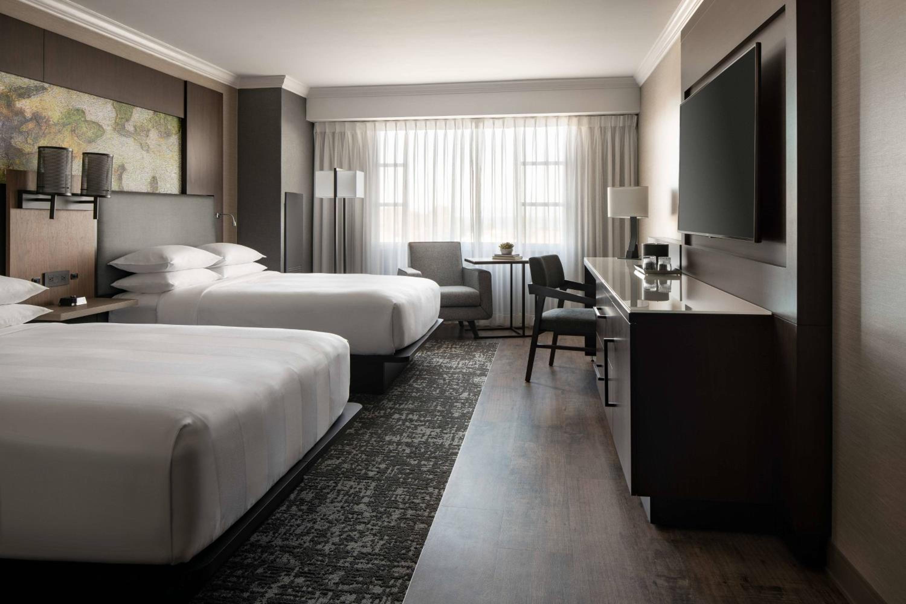 Double Room with City View - Photo 1